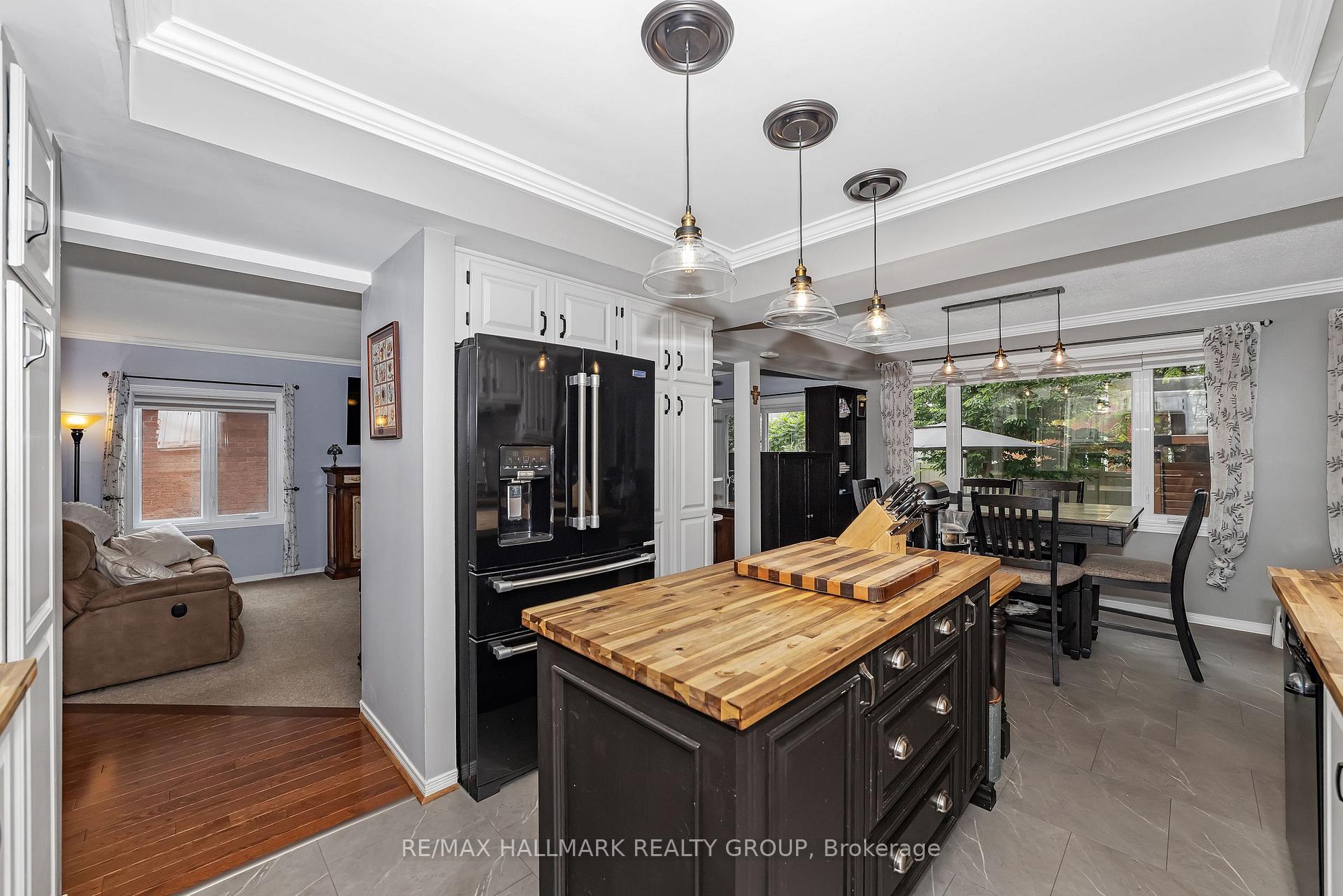 Photo 11 of 20 Bluemeadow Way, Ottawa, Kanata - Bridlewood — HOMEH