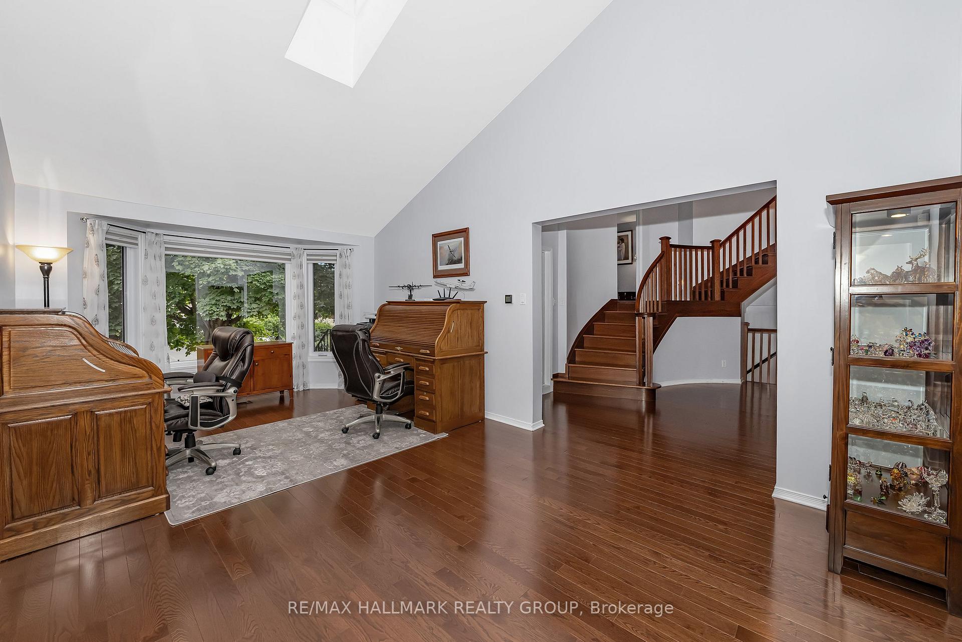 Photo 15 of 20 Bluemeadow Way, Ottawa, Kanata - Bridlewood — HOMEH