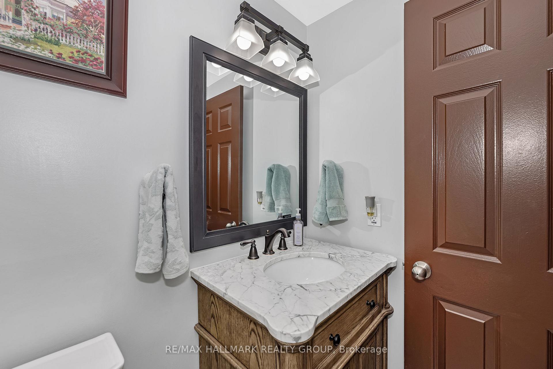 Photo 16 of 20 Bluemeadow Way, Ottawa, Kanata - Bridlewood — HOMEH