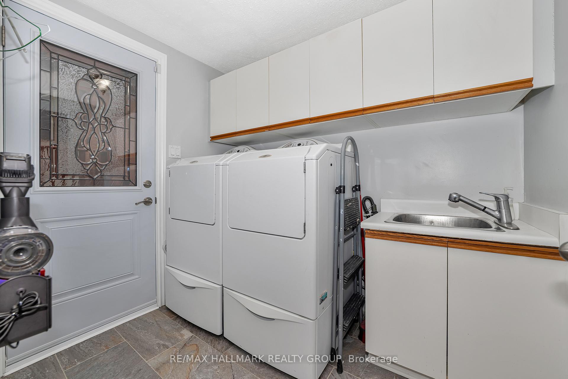 Photo 17 of 20 Bluemeadow Way, Ottawa, Kanata - Bridlewood — HOMEH
