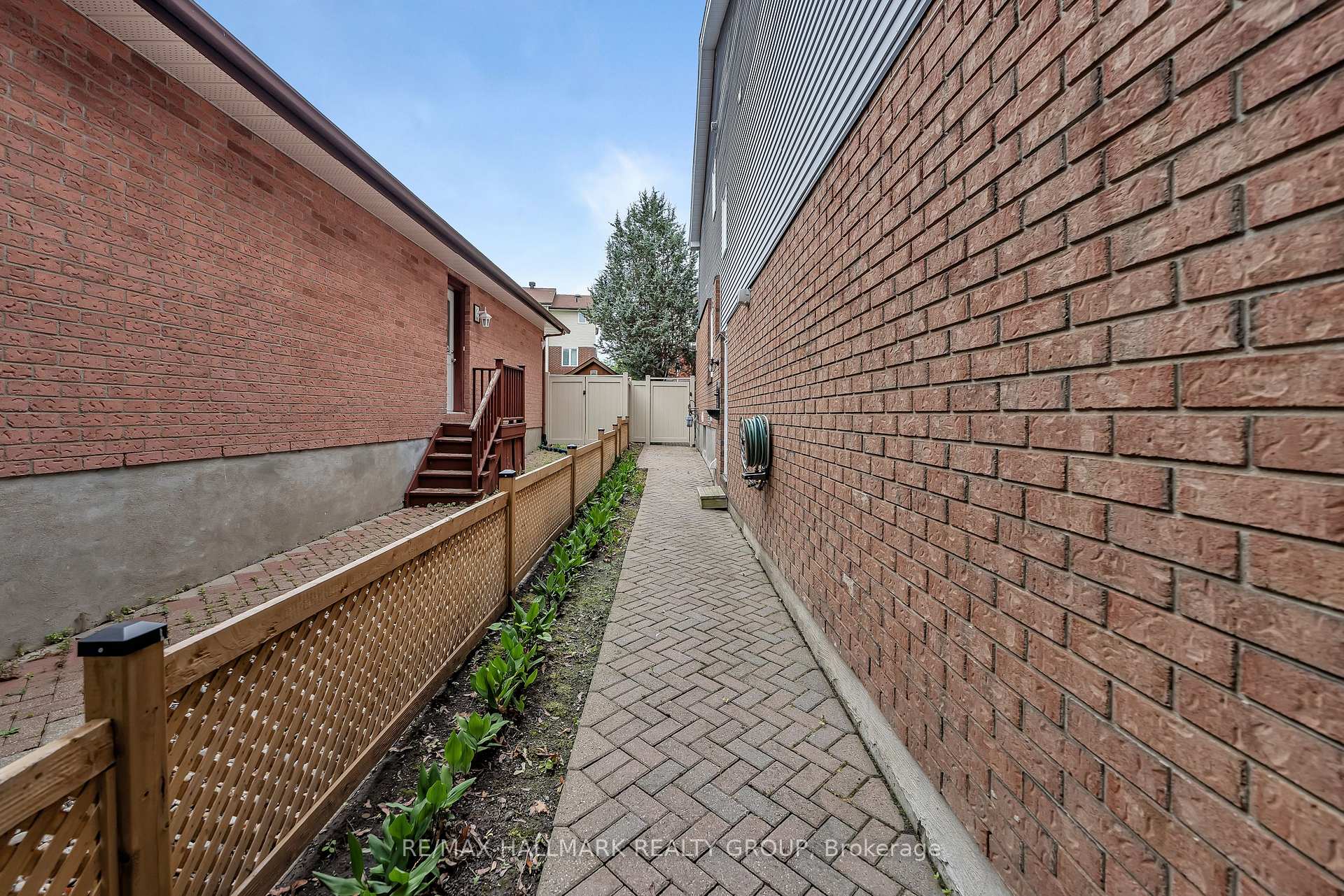 Photo 37 of 20 Bluemeadow Way, Ottawa, Kanata - Bridlewood — HOMEH