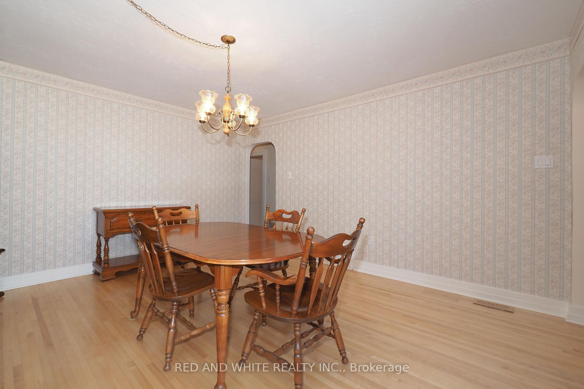 Photo 4 of 111 North Drive N, Kitchener — HOMEH