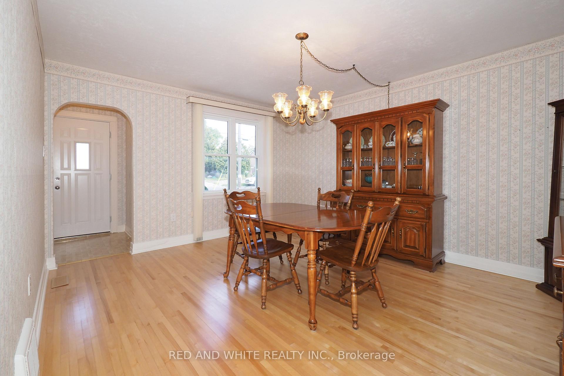 Photo 5 of 111 North Drive N, Kitchener — HOMEH