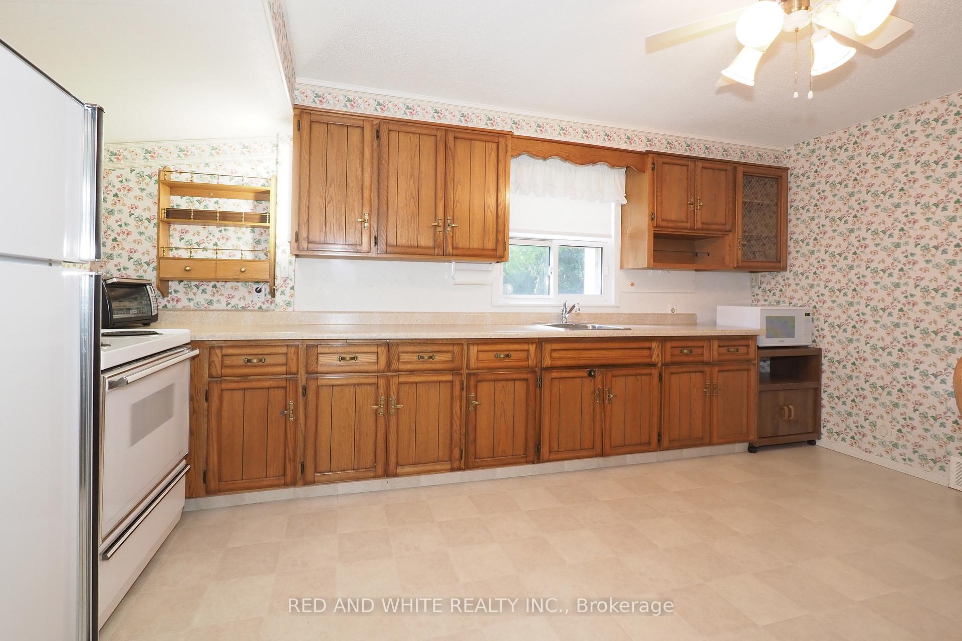 Photo 11 of 111 North Drive N, Kitchener — HOMEH