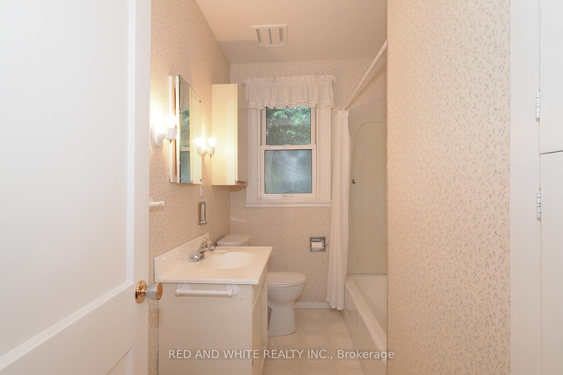 Photo 18 of 111 North Drive N, Kitchener — HOMEH
