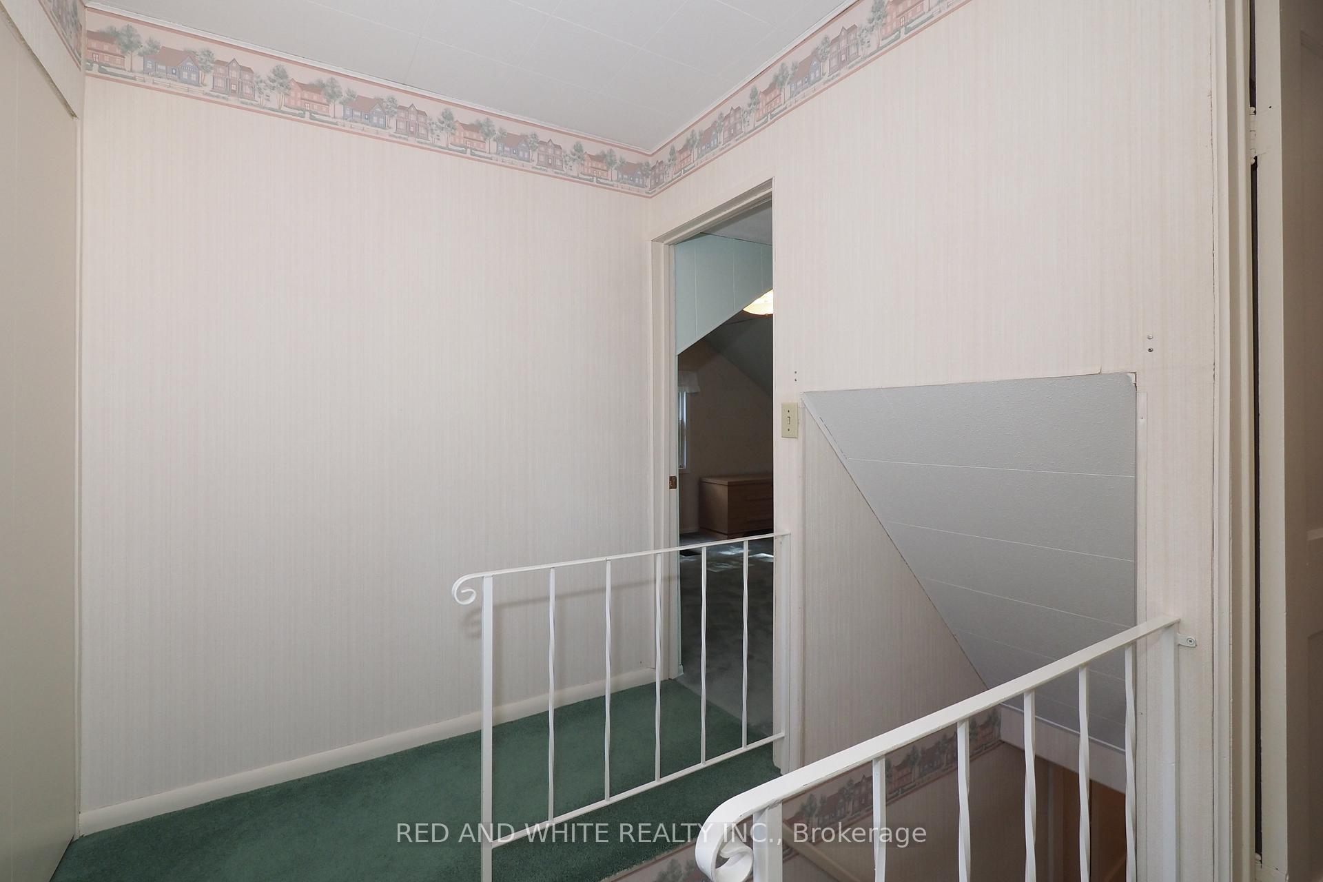 Photo 21 of 111 North Drive N, Kitchener — HOMEH