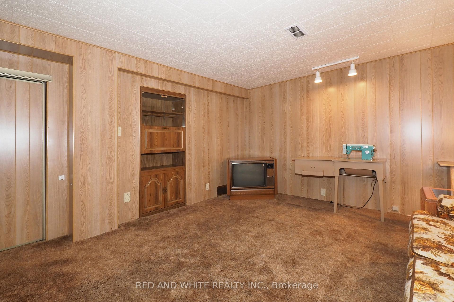 Photo 27 of 111 North Drive N, Kitchener — HOMEH