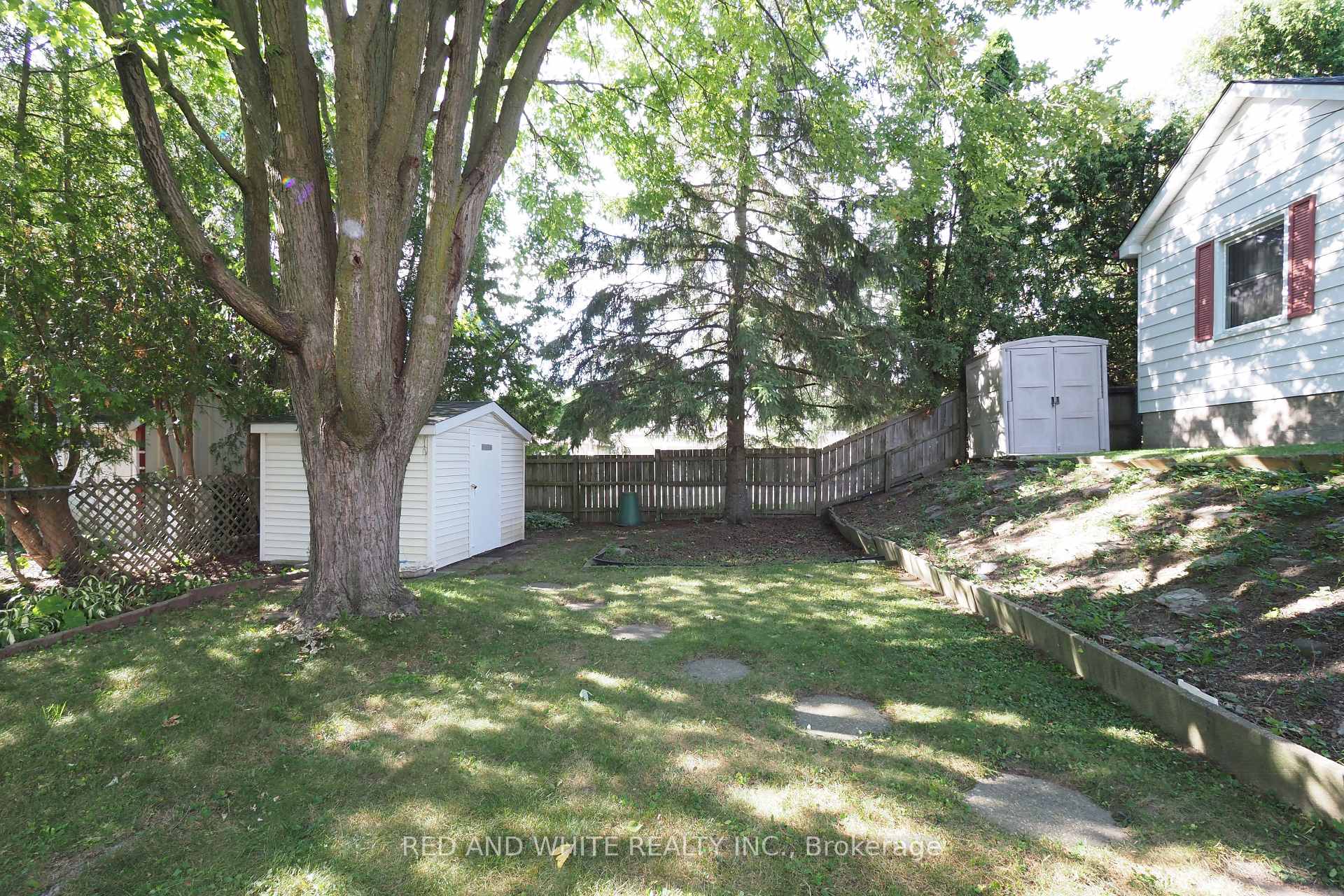 Photo 40 of 111 North Drive N, Kitchener — HOMEH