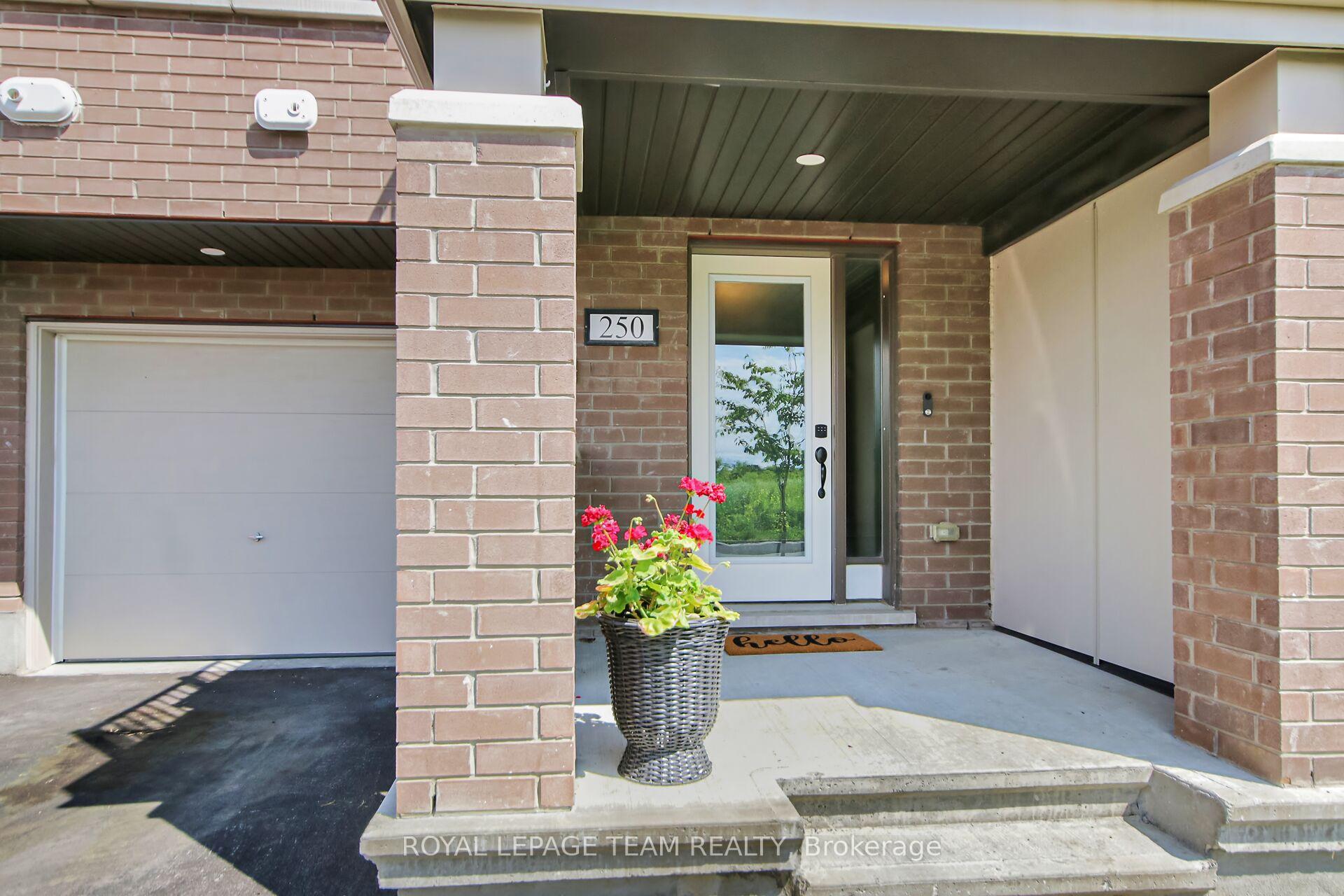 Photo 2 of 250 Clintonia Street, Ottawa, Kanata - Emerald Meadows/Trailwest — HOMEH