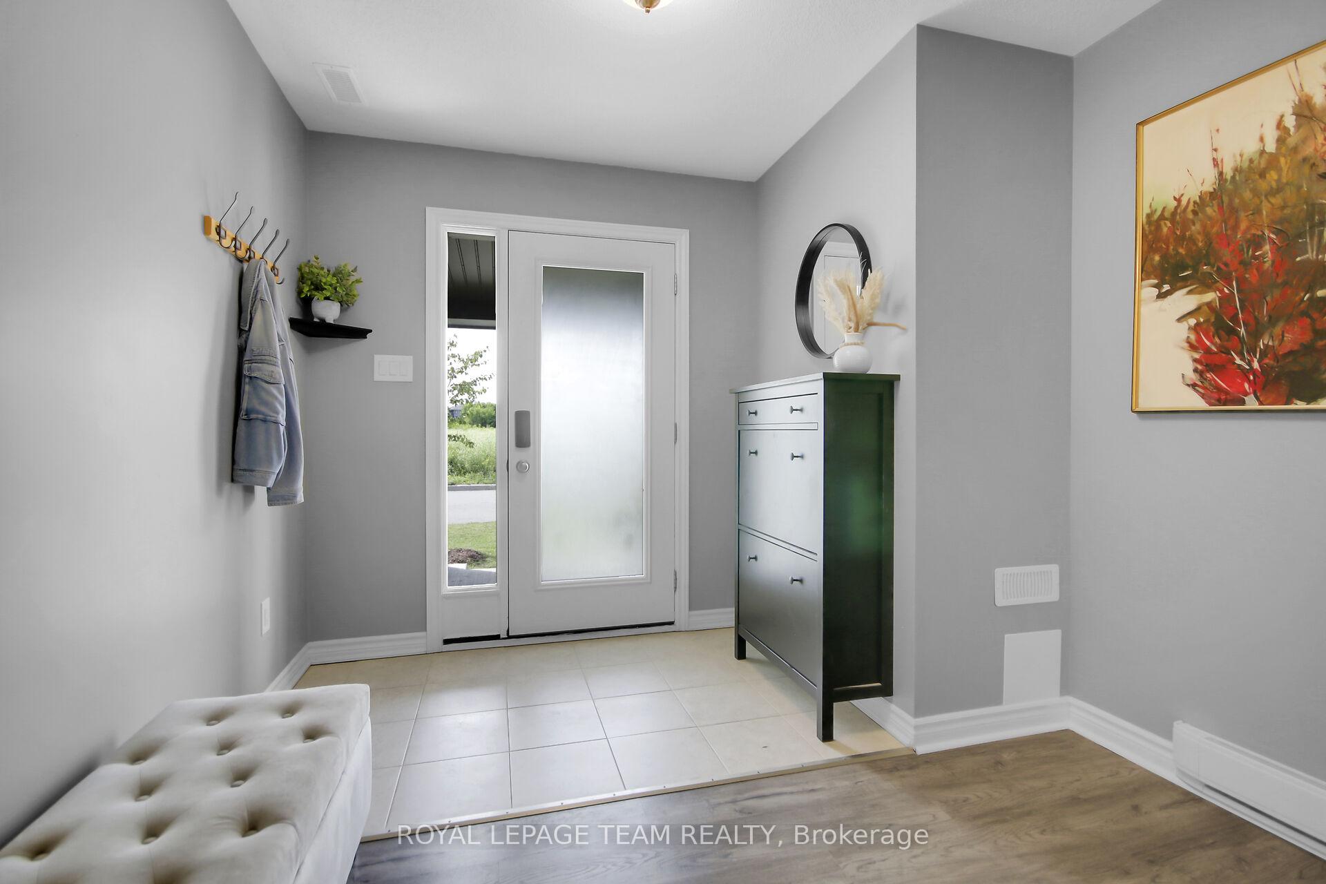 Photo 3 of 250 Clintonia Street, Ottawa, Kanata - Emerald Meadows/Trailwest — HOMEH