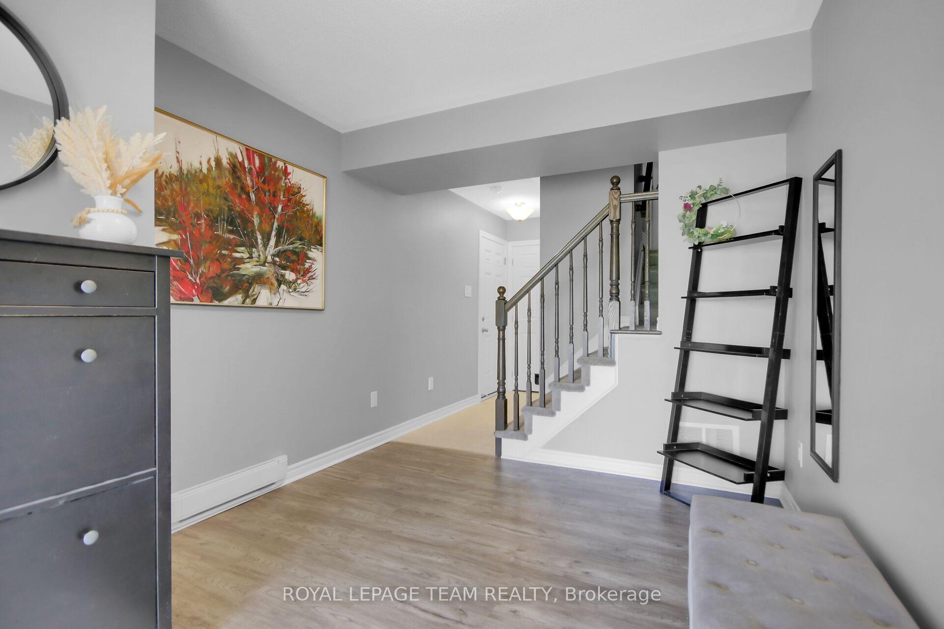Photo 4 of 250 Clintonia Street, Ottawa, Kanata - Emerald Meadows/Trailwest — HOMEH