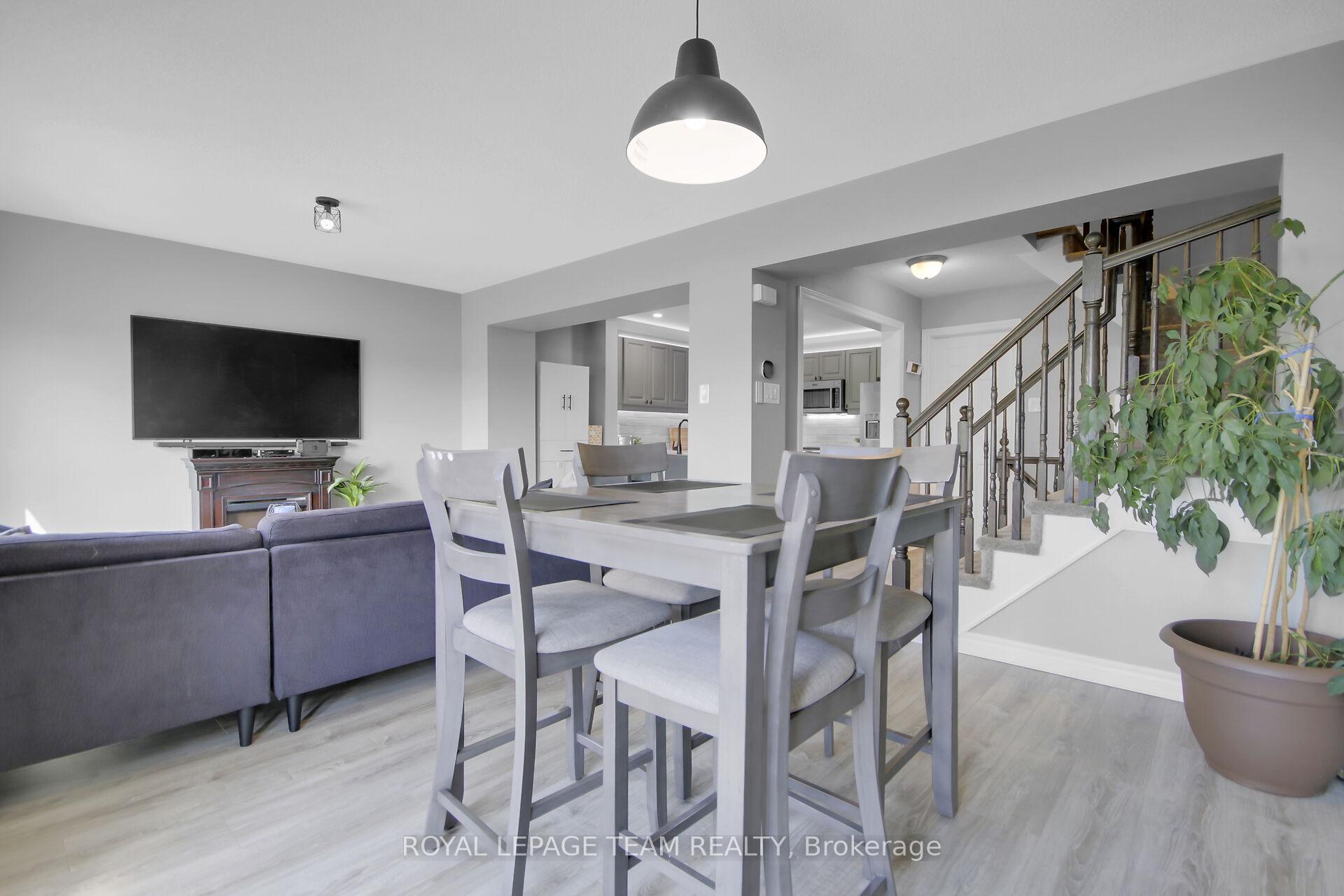 Photo 10 of 250 Clintonia Street, Ottawa, Kanata - Emerald Meadows/Trailwest — HOMEH