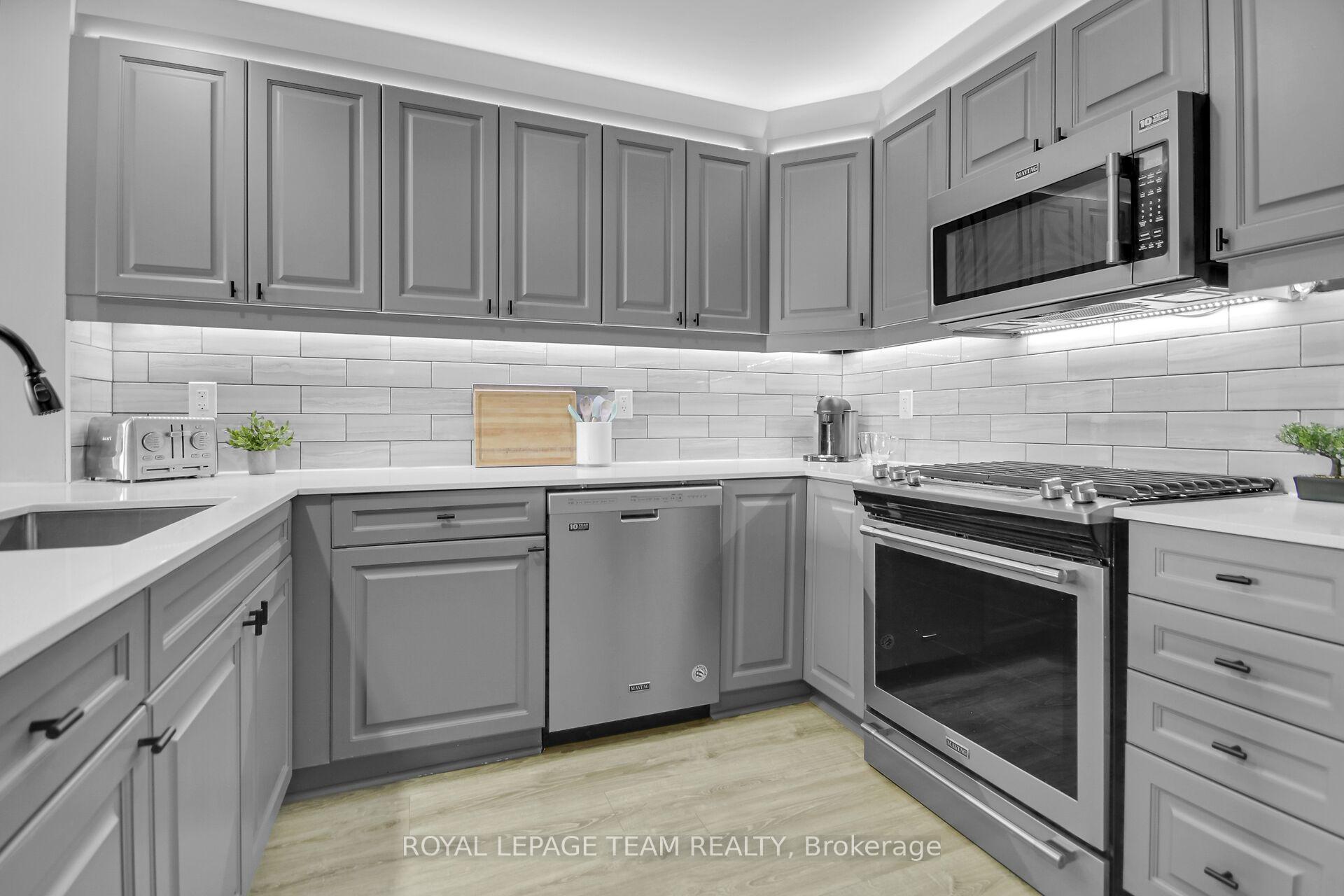 Photo 16 of 250 Clintonia Street, Ottawa, Kanata - Emerald Meadows/Trailwest — HOMEH