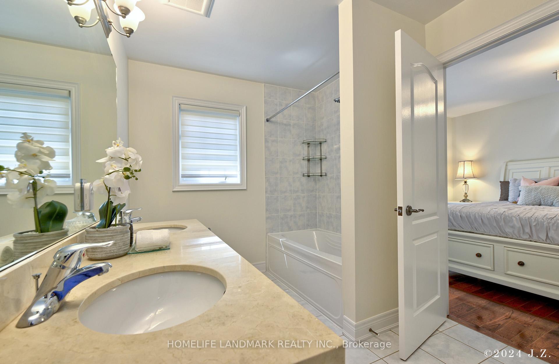 Photo 23 of 57 Castleglen Boulevard, Markham, Berczy — HOMEH