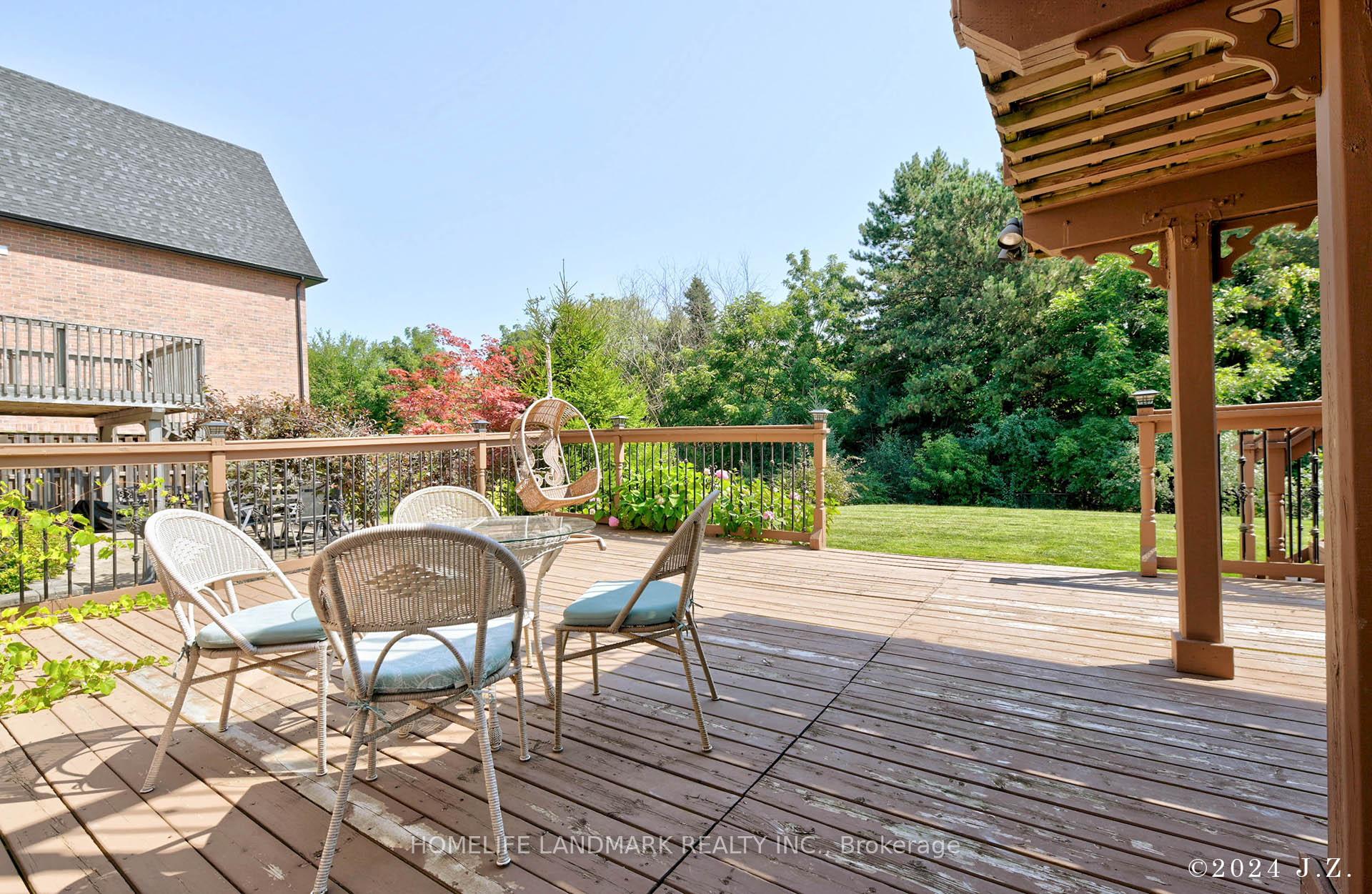 Photo 38 of 57 Castleglen Boulevard, Markham, Berczy — HOMEH