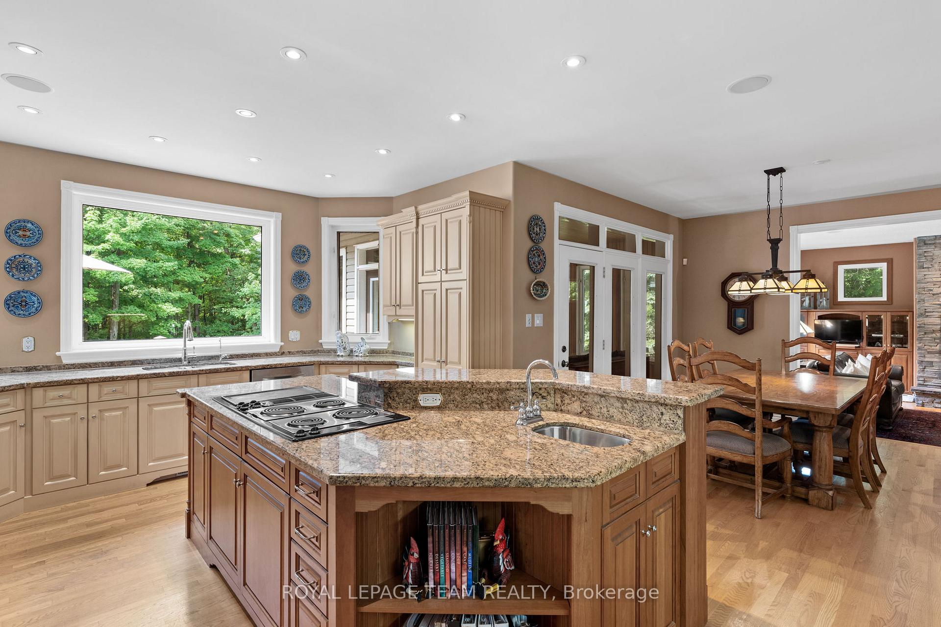 Photo 10 of 38 Roycroft Way, Ottawa, Kanata - Kanata (North West) — HOMEH