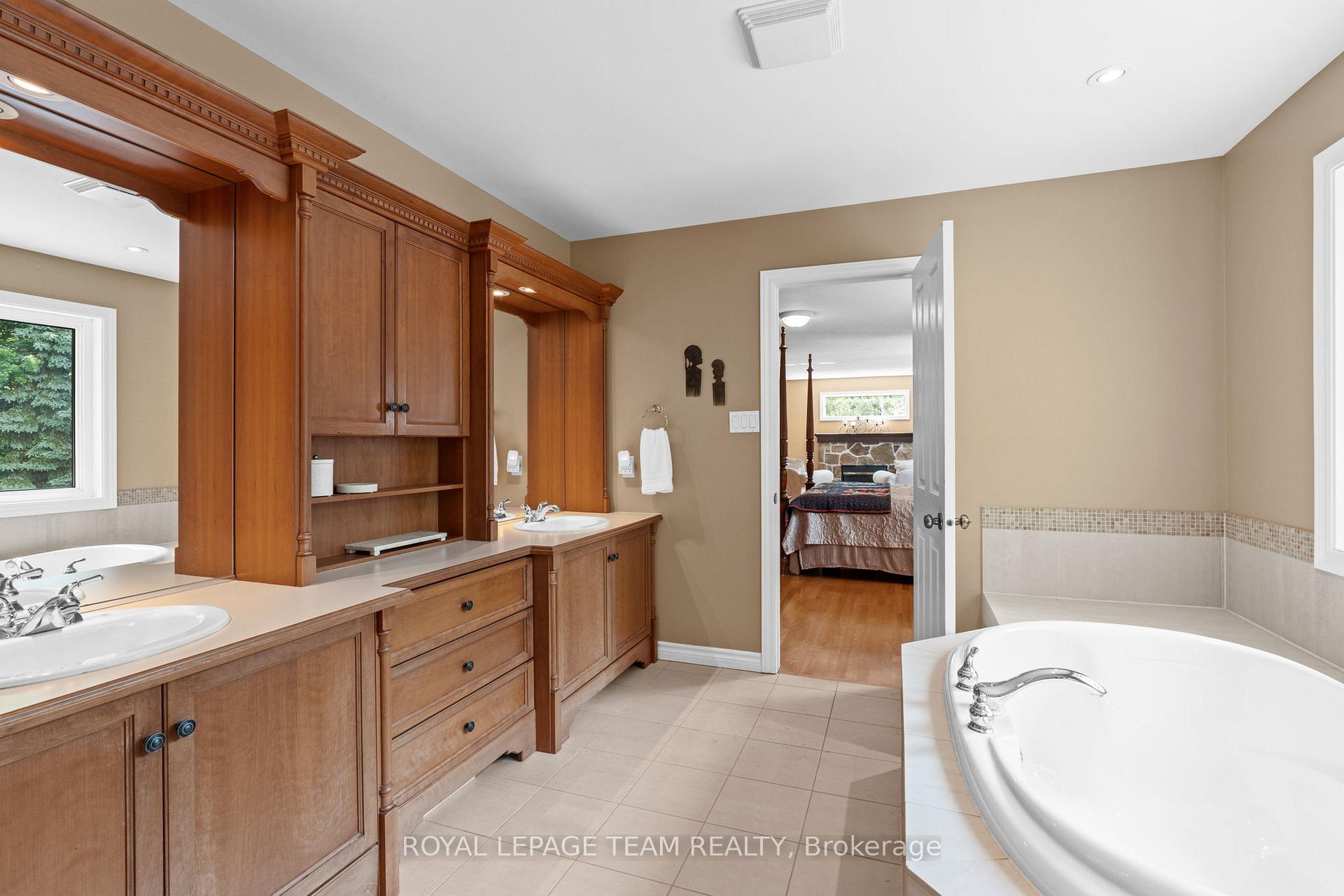 Photo 23 of 38 Roycroft Way, Ottawa, Kanata - Kanata (North West) — HOMEH