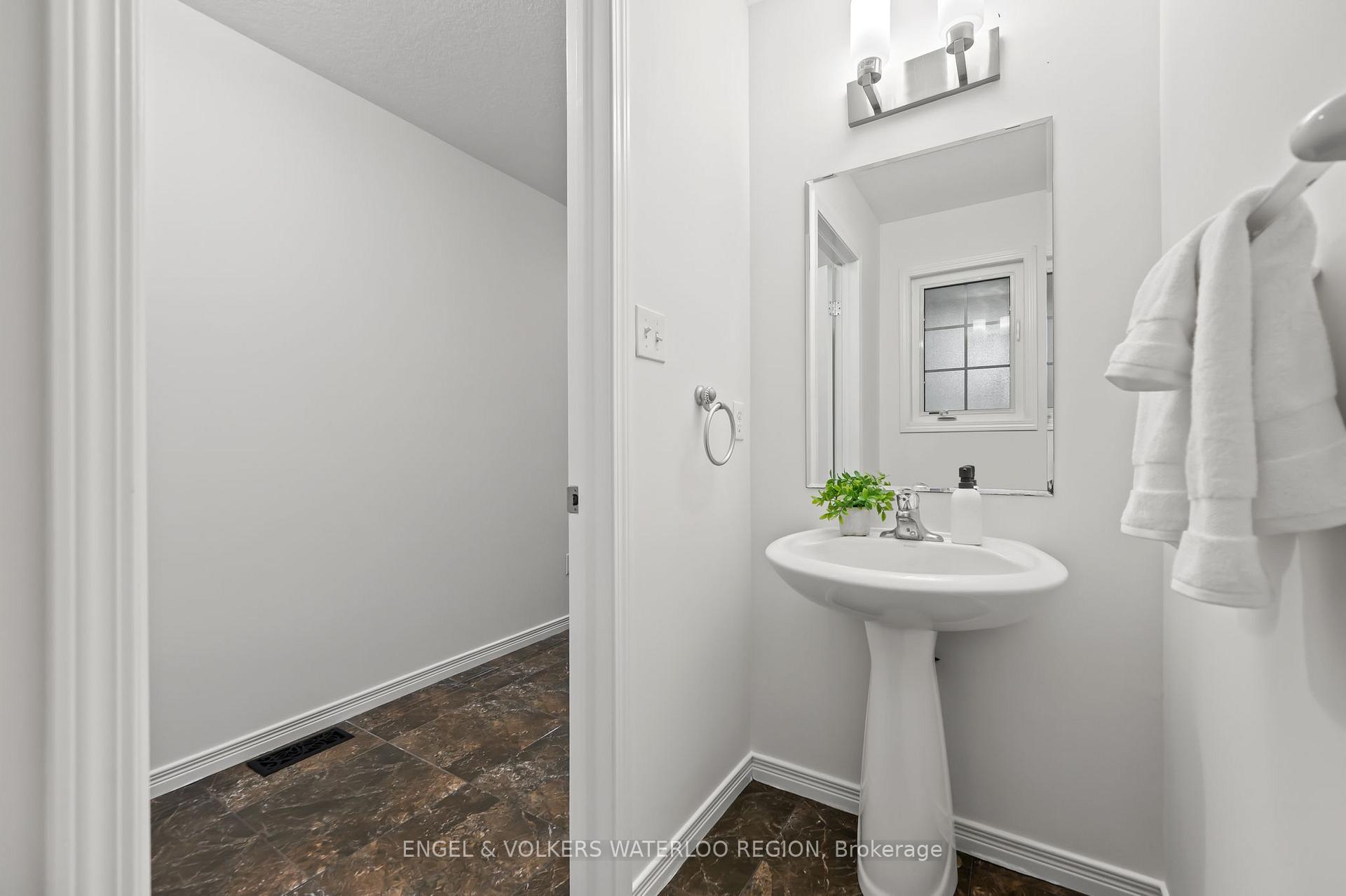 Photo 7 of Unit D16, 6 Upper Mercer Street, Kitchener — HOMEH