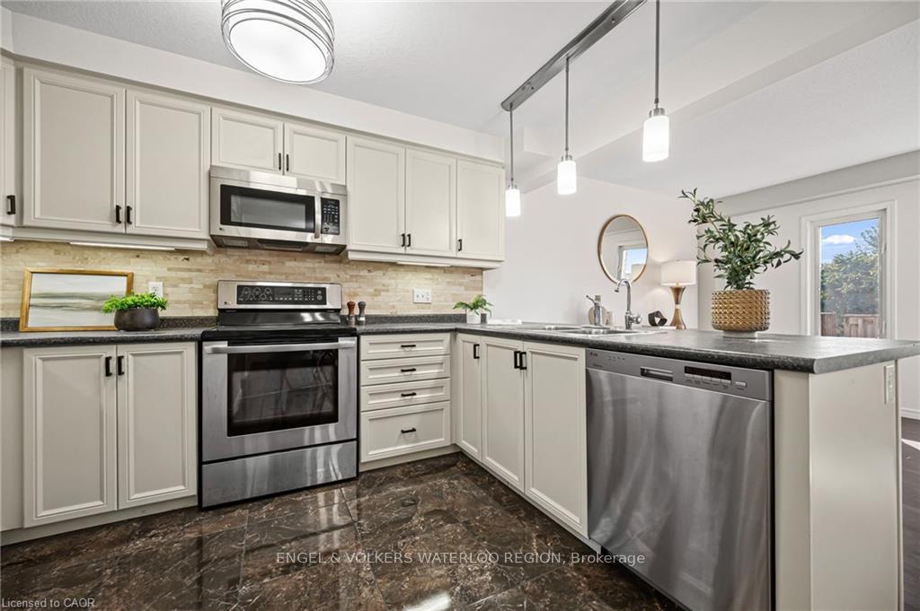 Photo 17 of Unit D16, 6 Upper Mercer Street, Kitchener — HOMEH