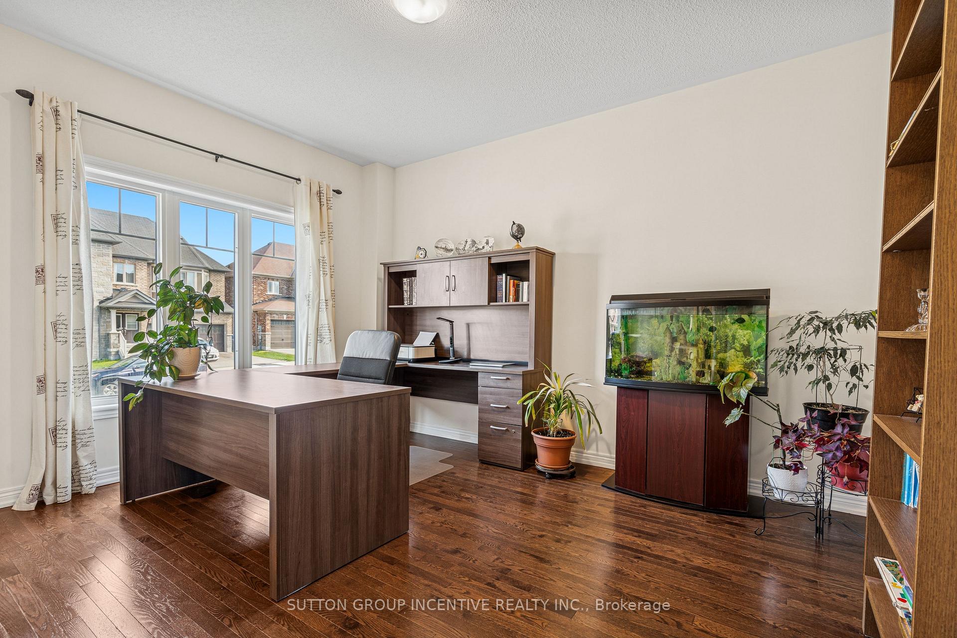 Photo 3 of 1322 Bardeau Street, Innisfil, Lefroy — HOMEH