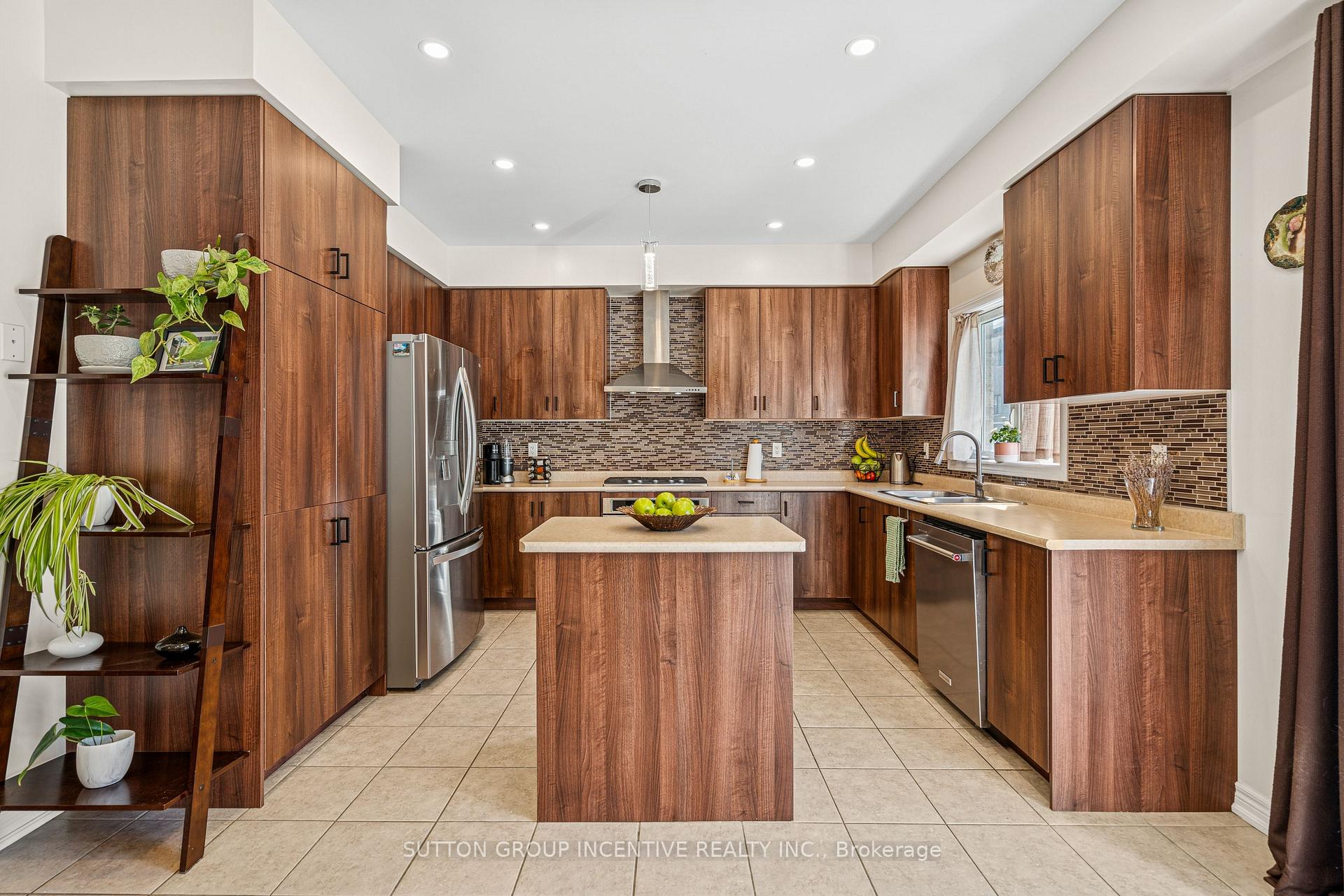 Photo 7 of 1322 Bardeau Street, Innisfil, Lefroy — HOMEH