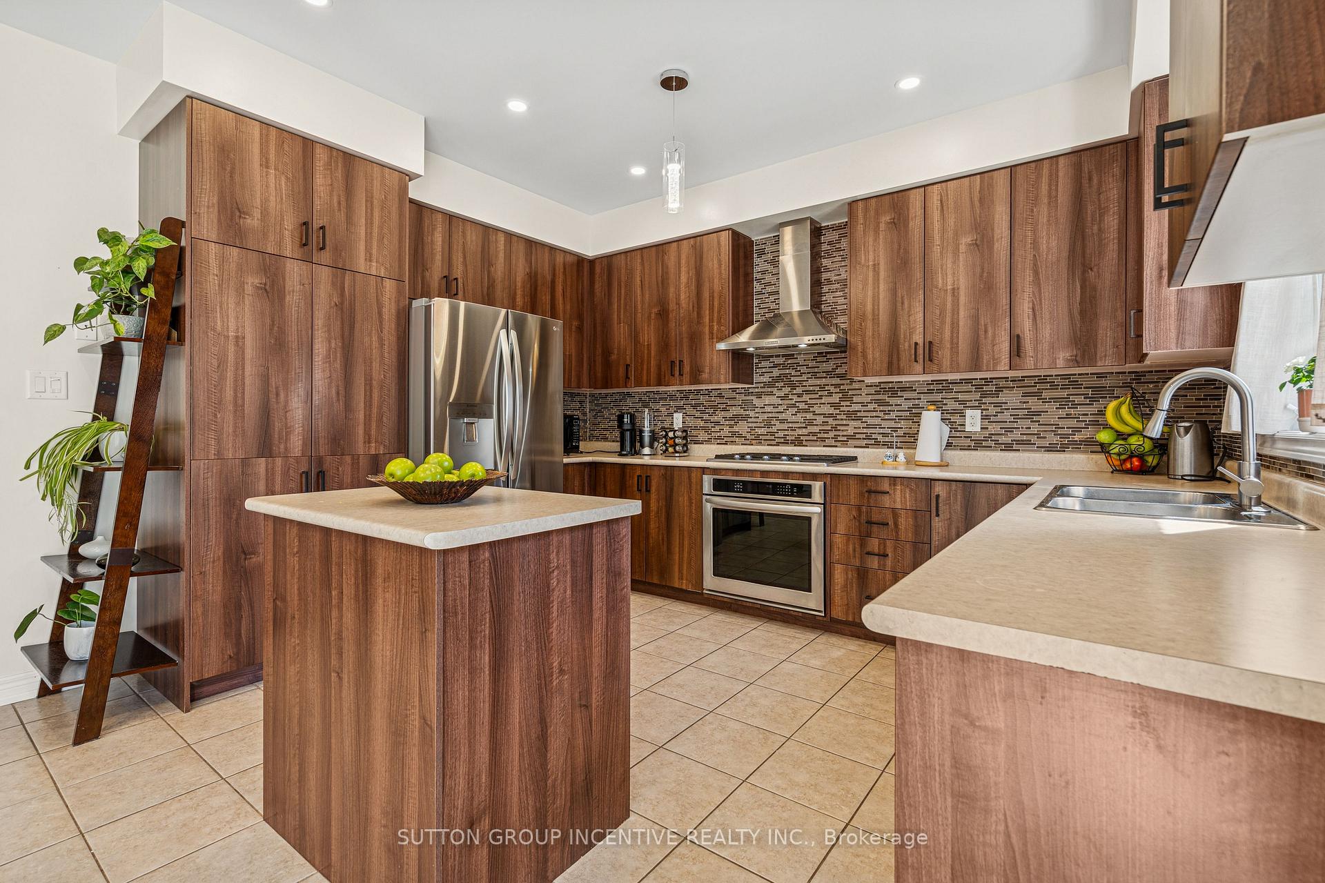 Photo 8 of 1322 Bardeau Street, Innisfil, Lefroy — HOMEH