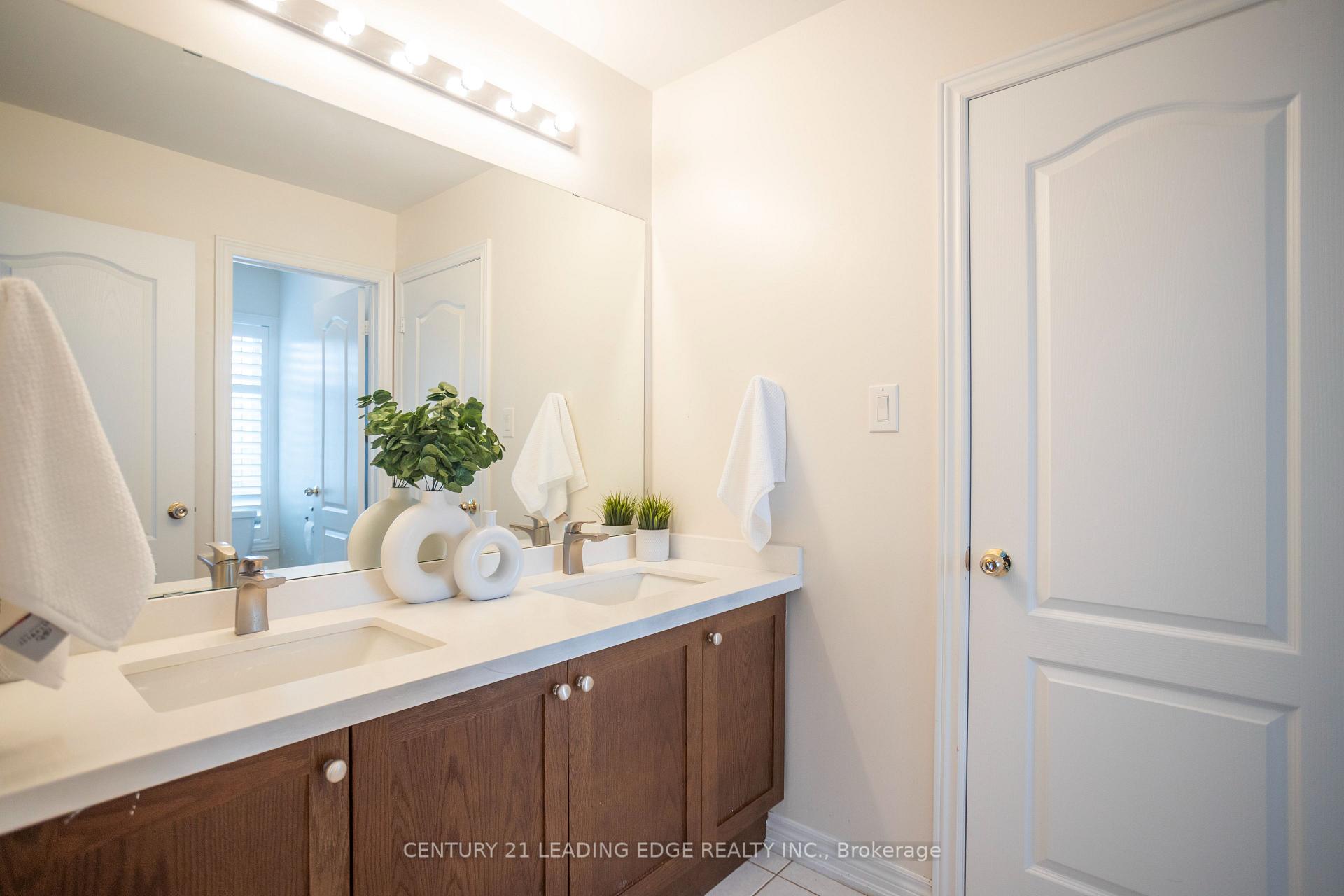 Photo 34 of 72 Pelister Drive, Markham, Greensborough — HOMEH