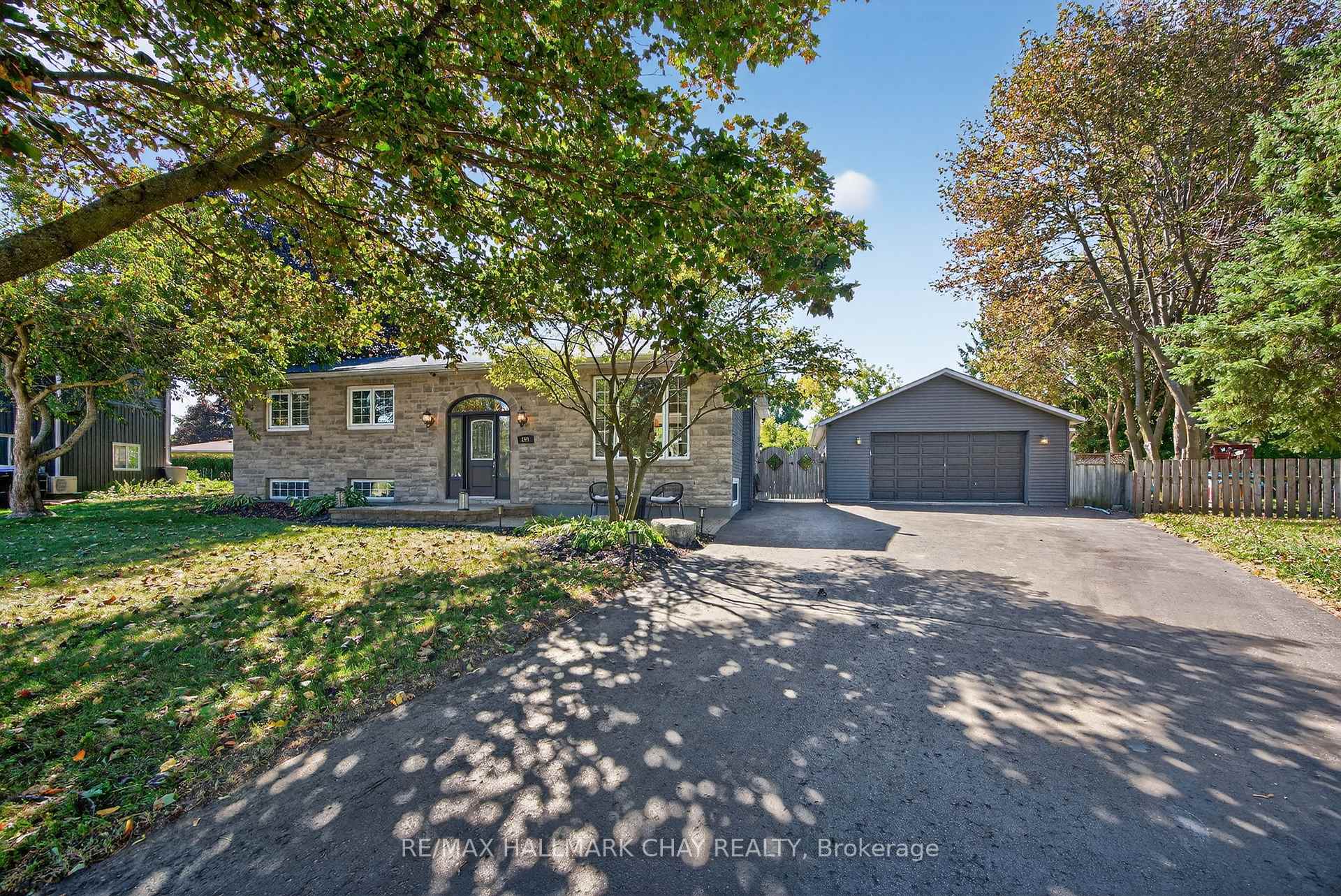 Front of 209 Newholme Circle