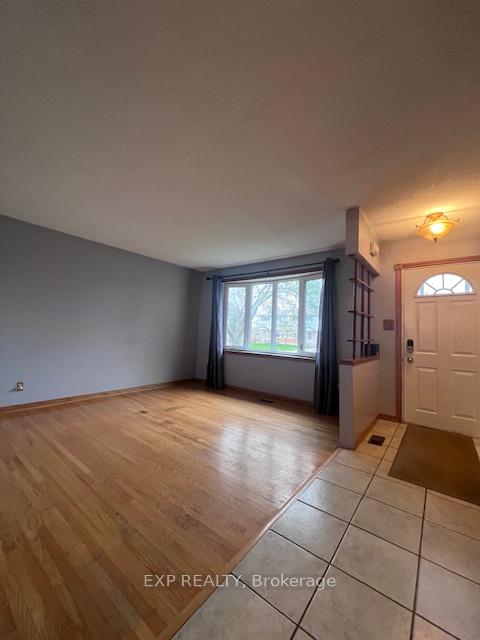 Photo 3 of 24 Elmsdale Drive, Kitchener — HOMEH