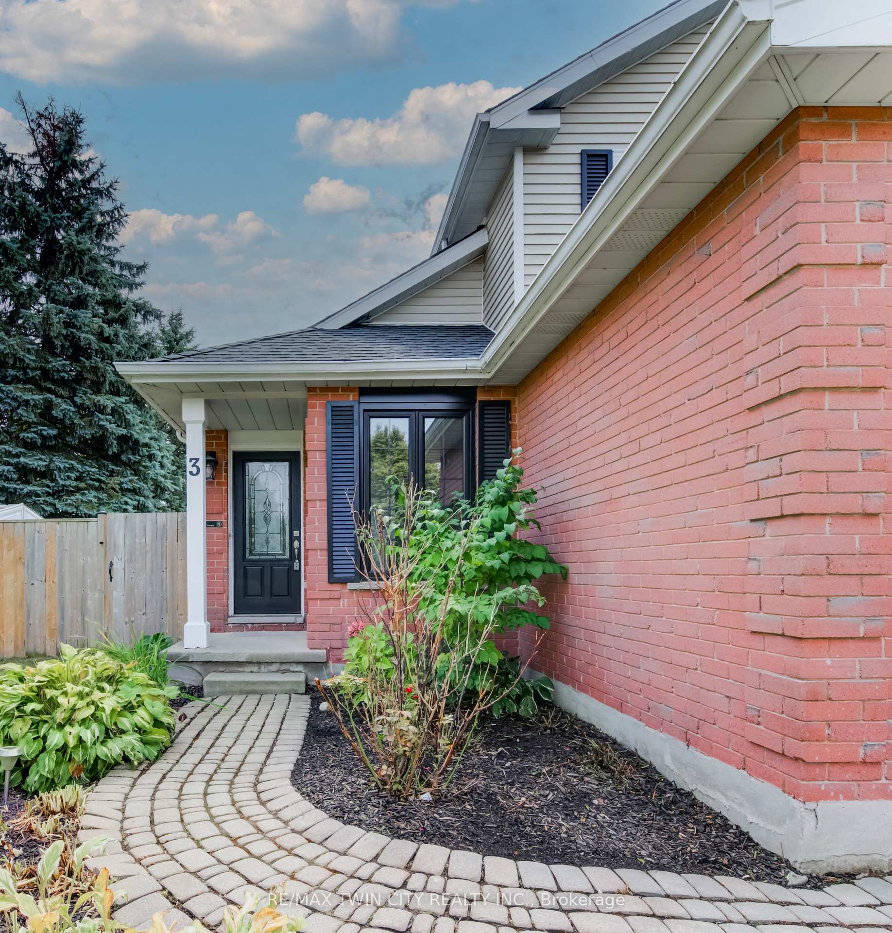 Photo 2 of 3 Westview Crescent, Kitchener, Forest Heights — HOMEH