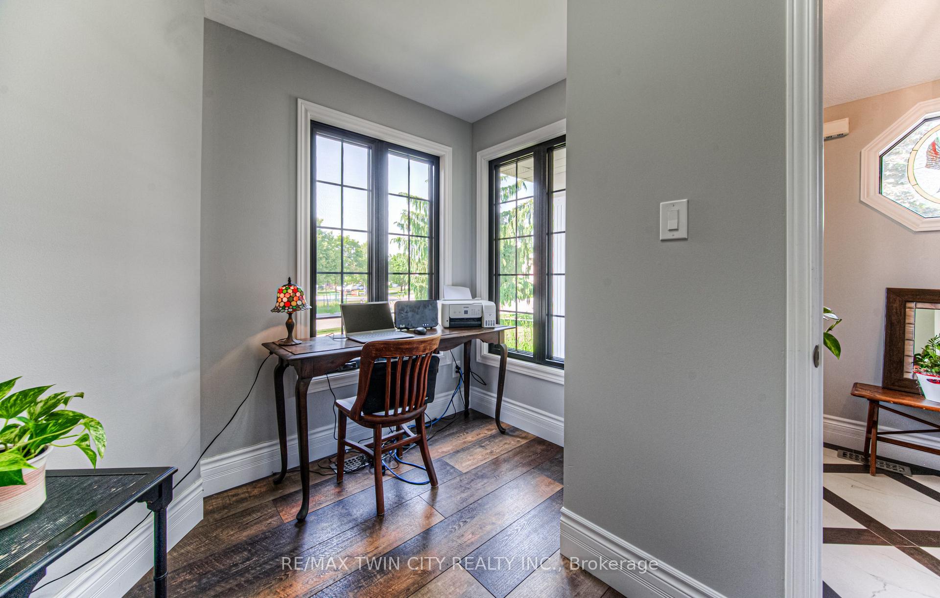 Photo 7 of 3 Westview Crescent, Kitchener, Forest Heights — HOMEH