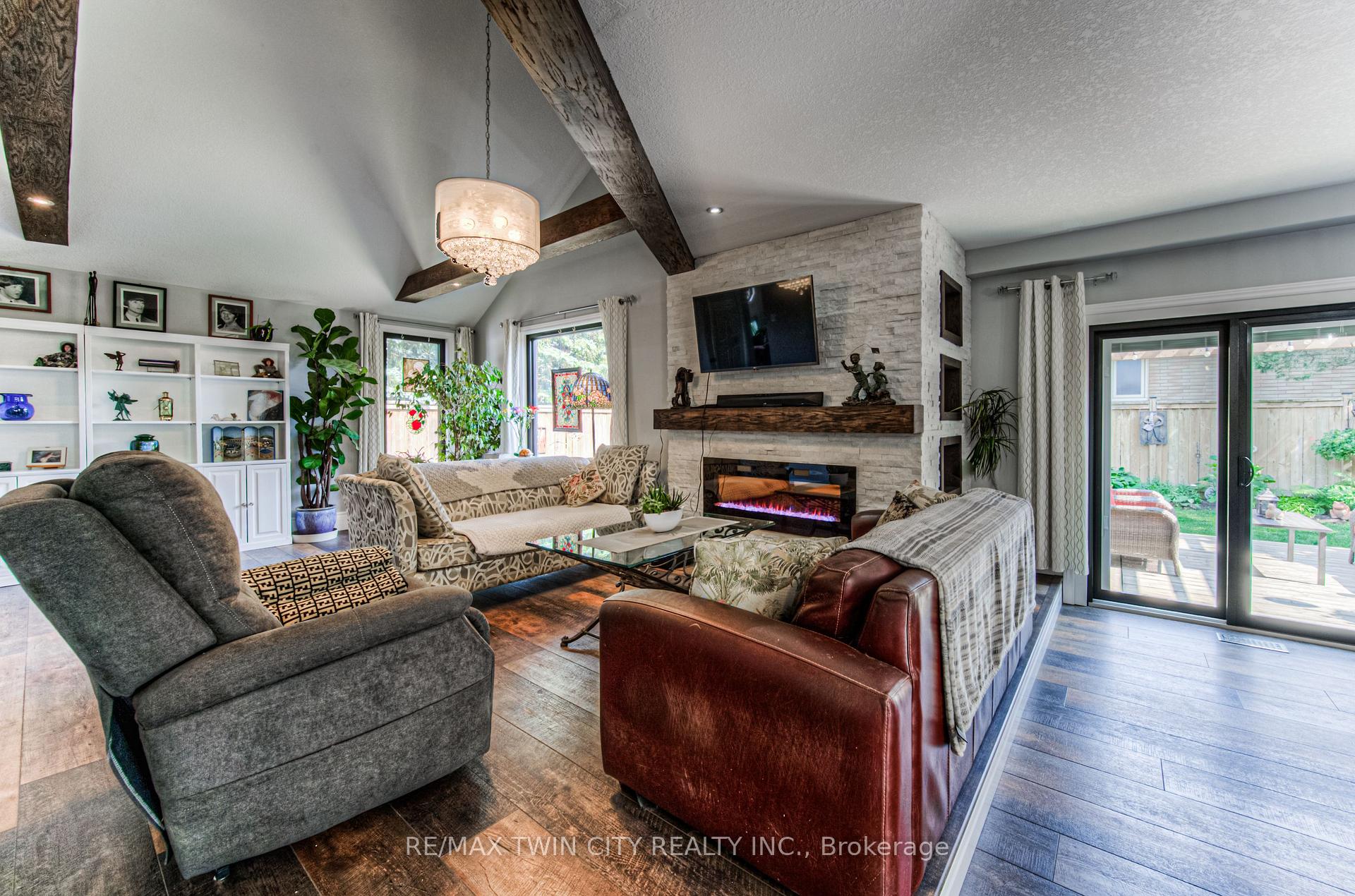 Photo 9 of 3 Westview Crescent, Kitchener, Forest Heights — HOMEH