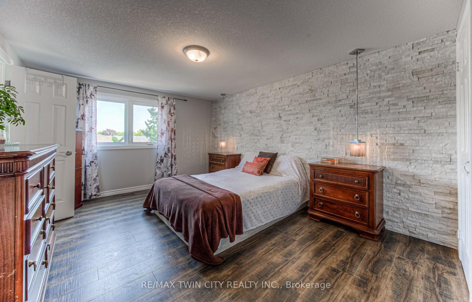 Photo 30 of 3 Westview Crescent, Kitchener, Forest Heights — HOMEH