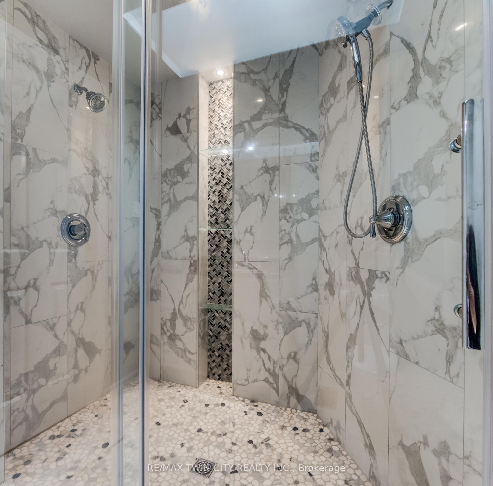 Photo 33 of 3 Westview Crescent, Kitchener, Forest Heights — HOMEH