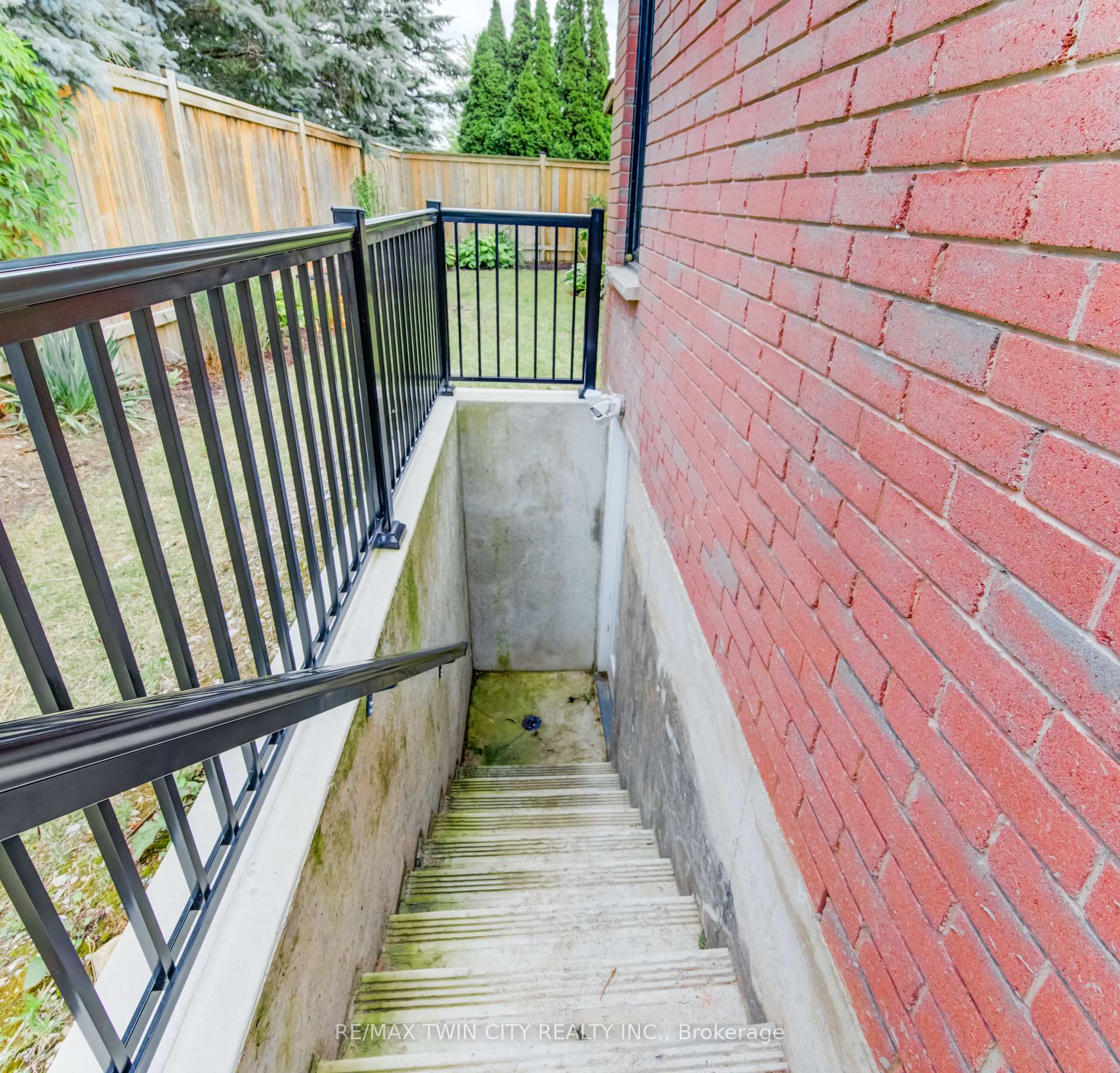 Photo 43 of 3 Westview Crescent, Kitchener, Forest Heights — HOMEH