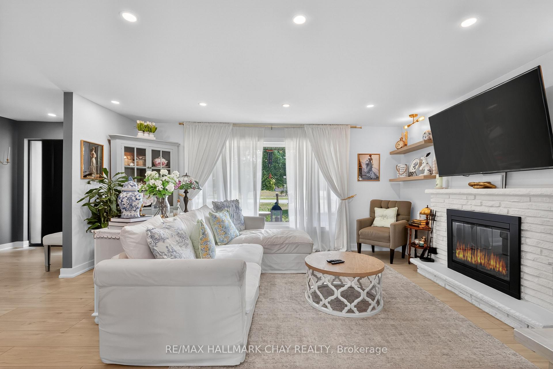 Photo 6 of 1180 Shore Acres Drive, Innisfil, Gilford — HOMEH
