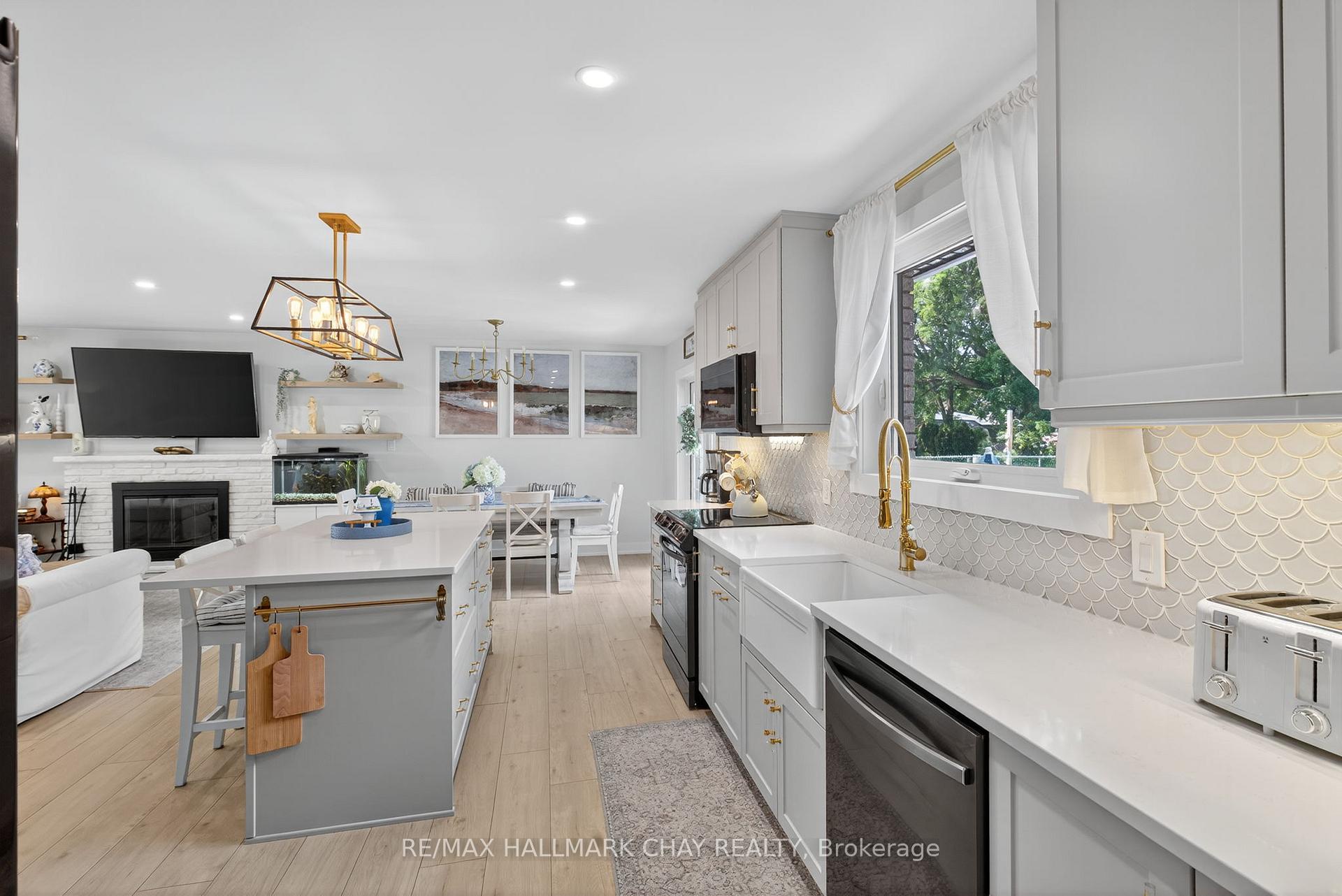 Photo 10 of 1180 Shore Acres Drive, Innisfil, Gilford — HOMEH