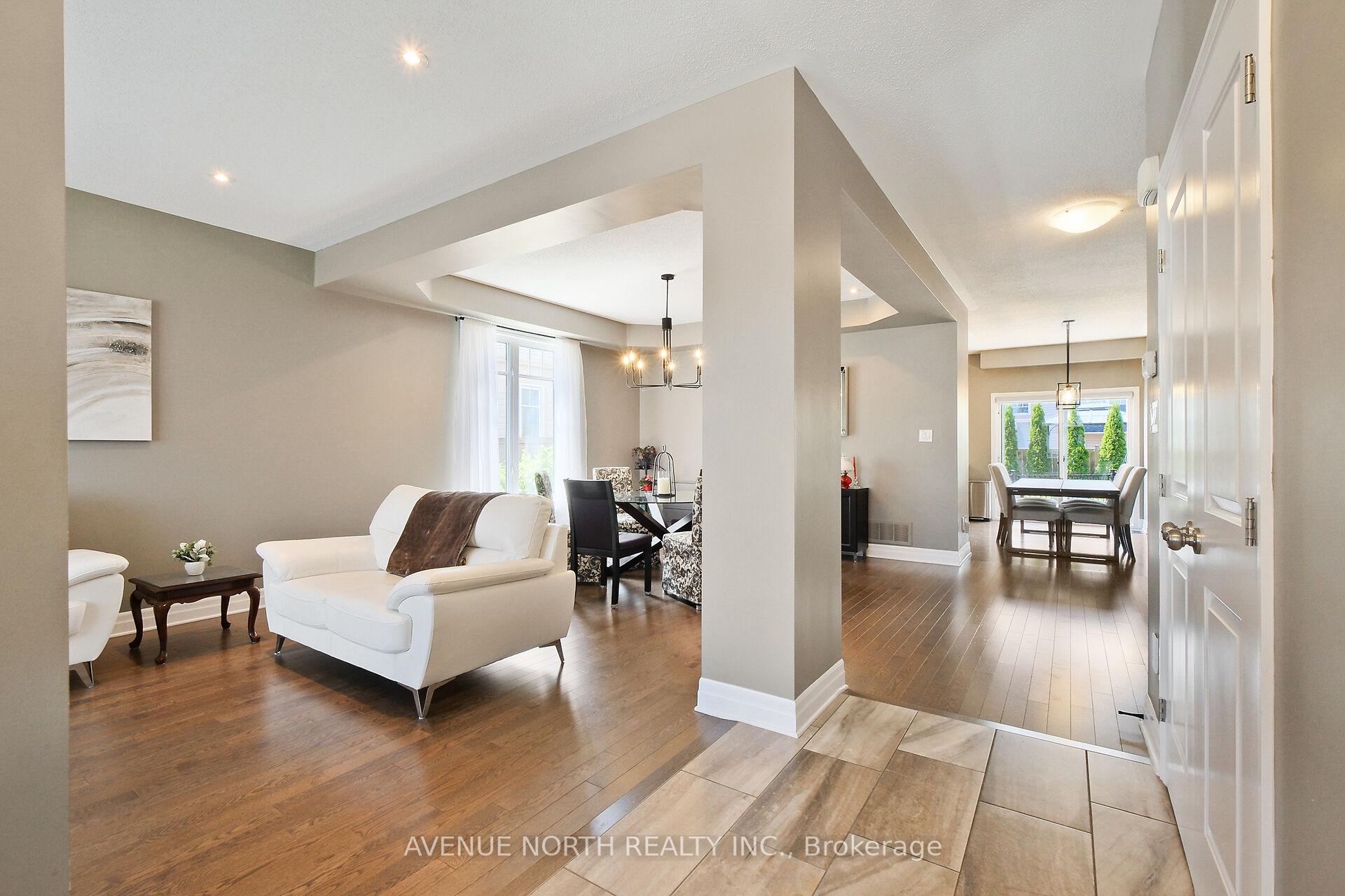 Photo 4 of 332 Andalusian Crescent, Ottawa, Kanata - Emerald Meadows/Trailwest — HOMEH