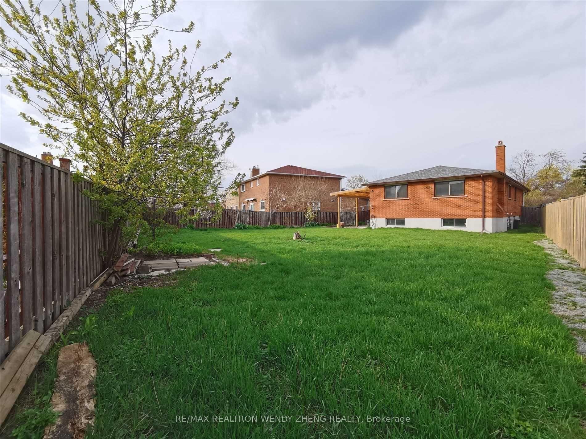 Photo 12 of Unit Upper, 4 Fordcombe Crescent, Markham, Milliken Mills West — HOMEH