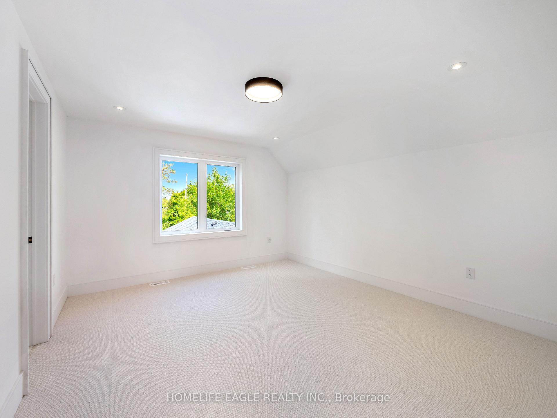 Photo 5 of 1242 Killarney Beach Road, Innisfil, Lefroy — HOMEH