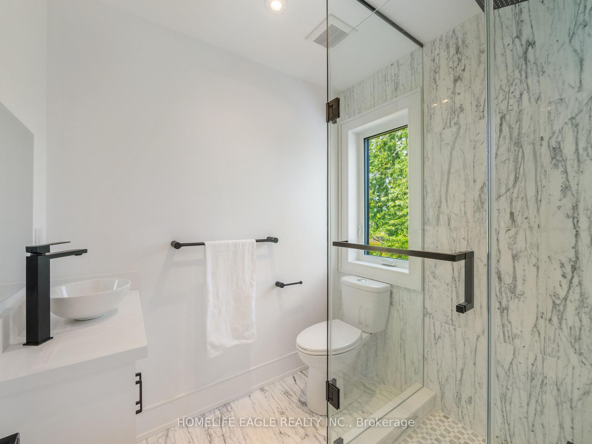 Photo 6 of 1242 Killarney Beach Road, Innisfil, Lefroy — HOMEH