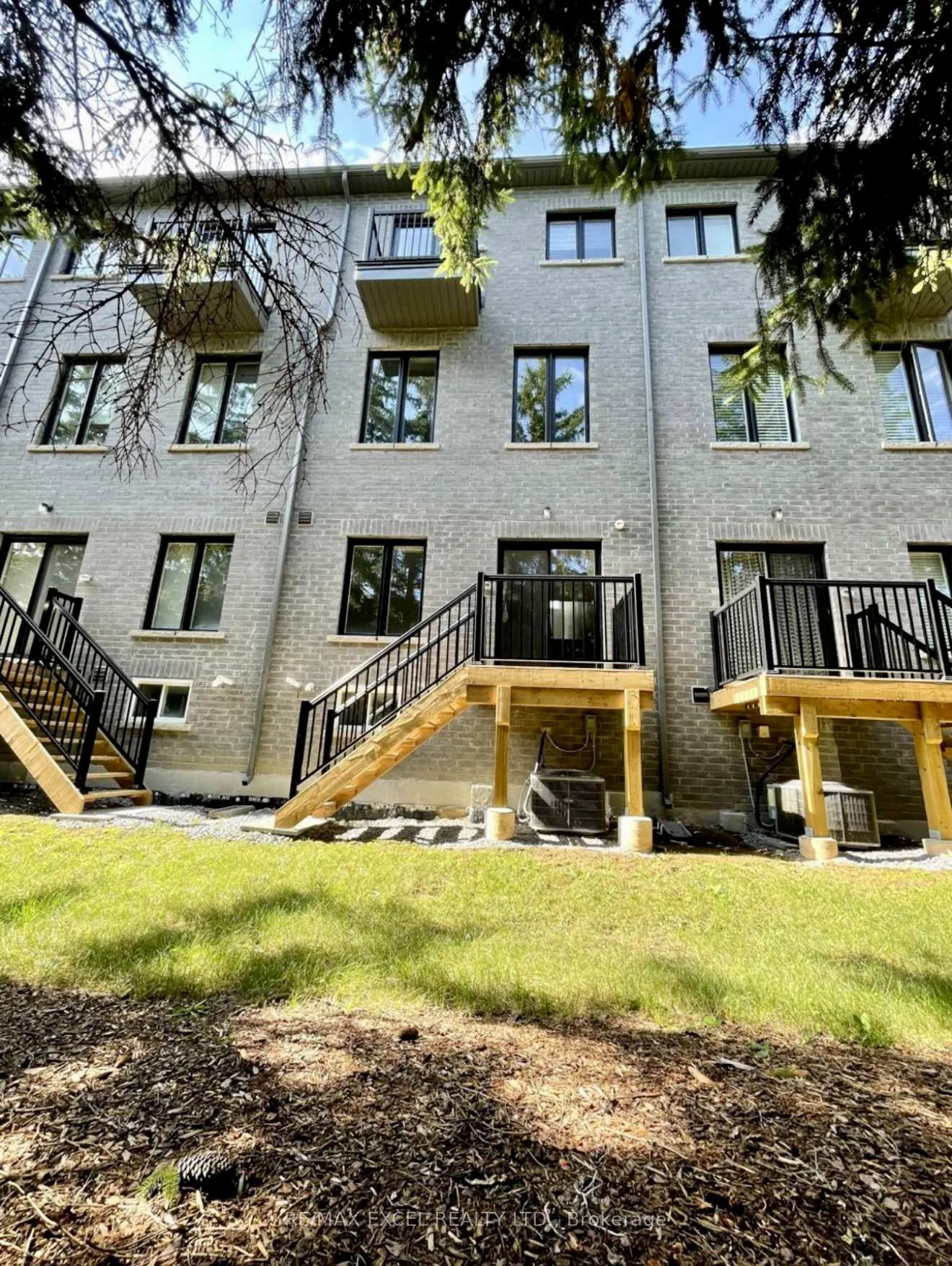 Photo 3 of 49 Armillo Place, Markham, Wismer — HOMEH
