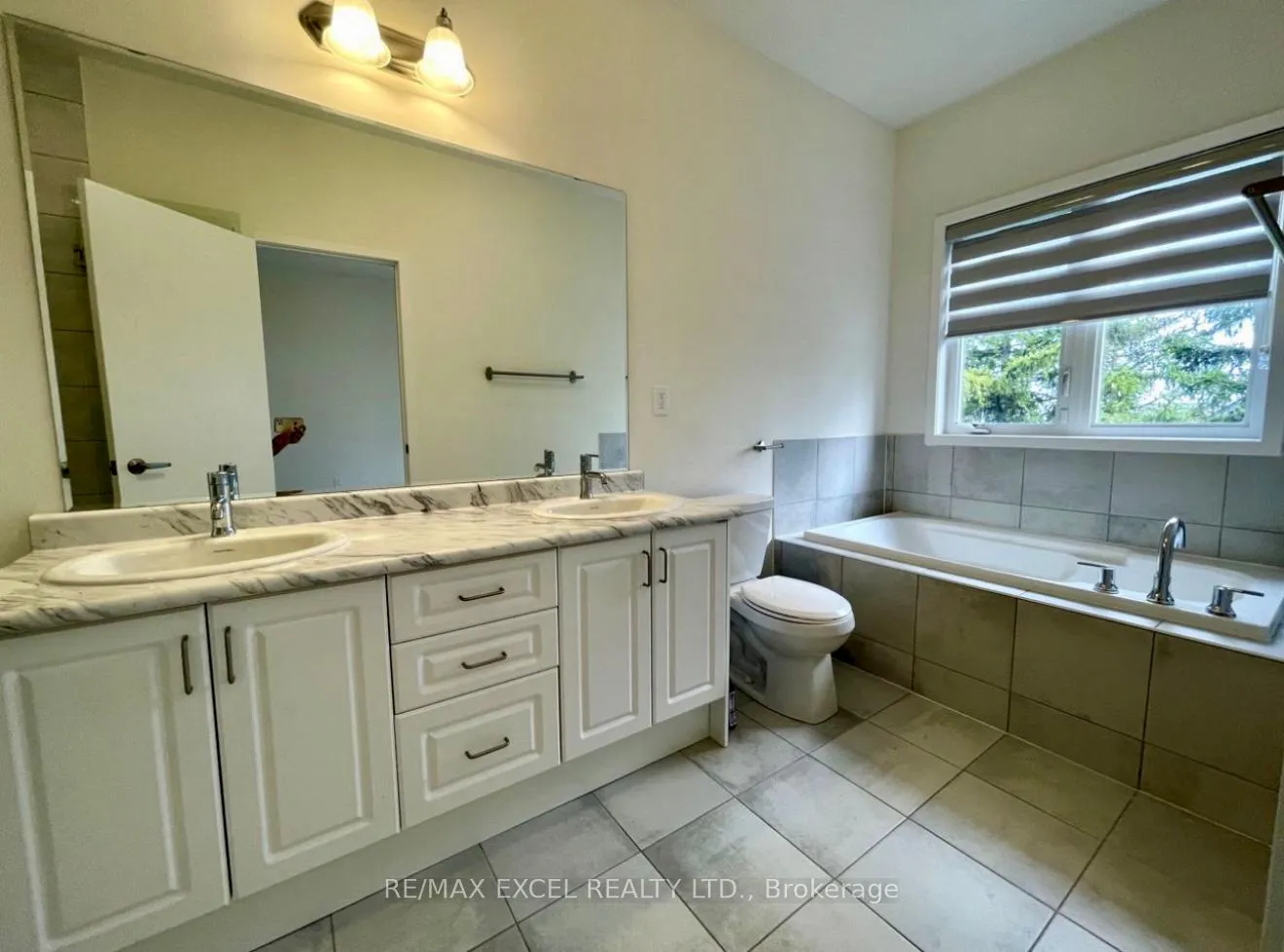 Photo 12 of 49 Armillo Place, Markham, Wismer — HOMEH