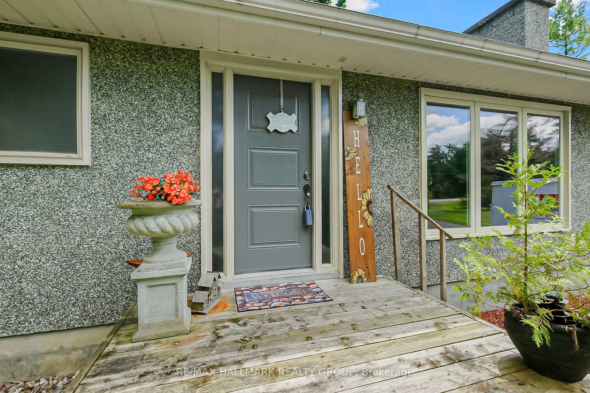 Photo 2 of 1048 Kerwin Road, Ottawa, Kanata - Kanata (North East) — HOMEH