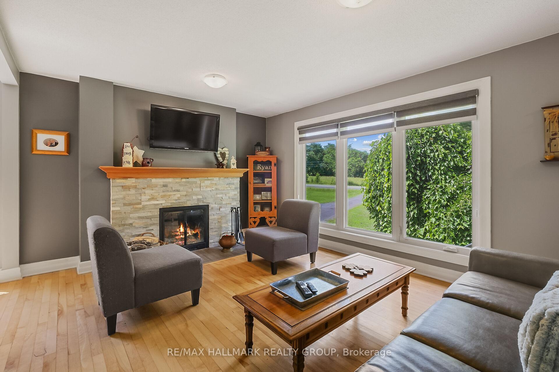 Photo 4 of 1048 Kerwin Road, Ottawa, Kanata - Kanata (North East) — HOMEH