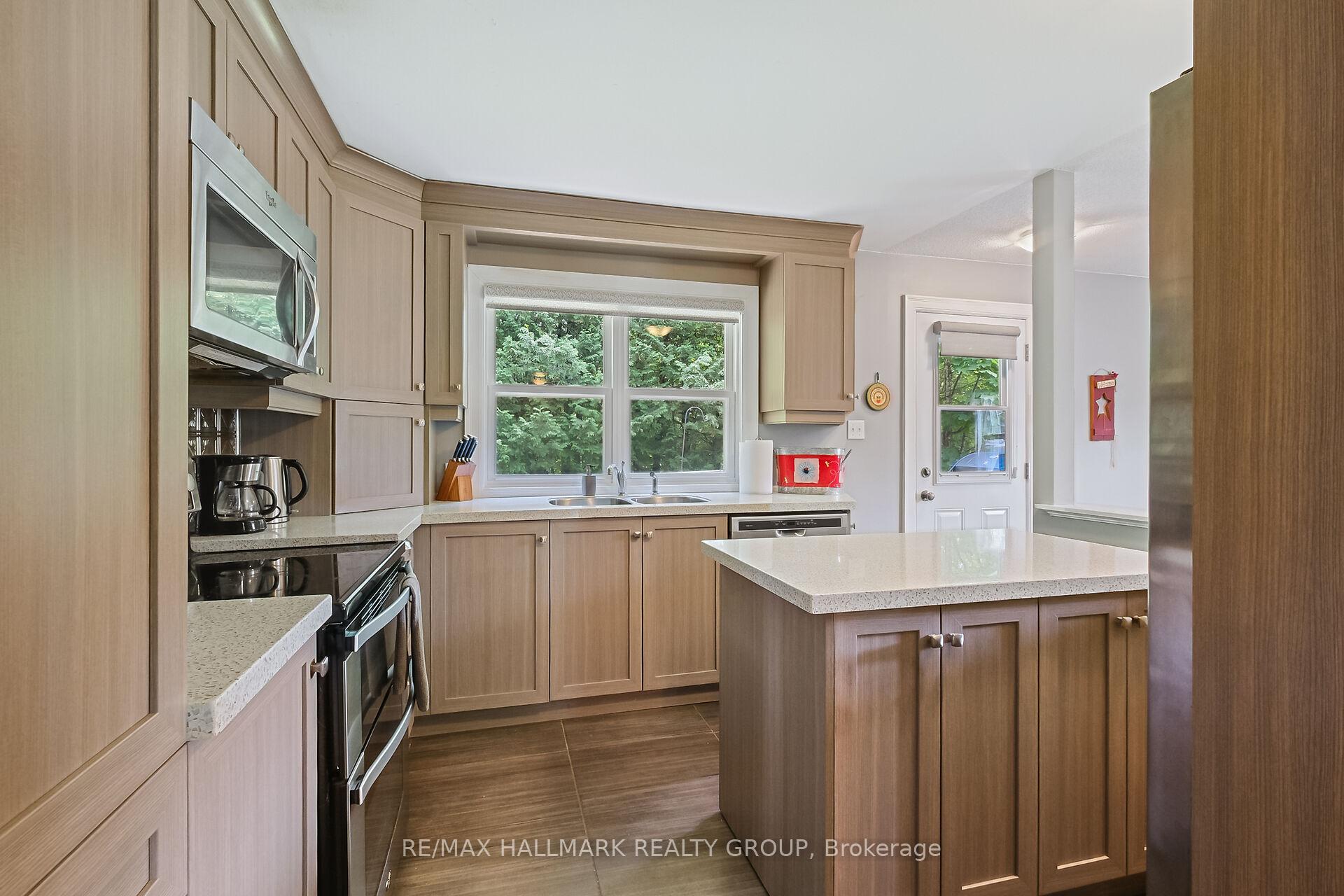 Photo 8 of 1048 Kerwin Road, Ottawa, Kanata - Kanata (North East) — HOMEH