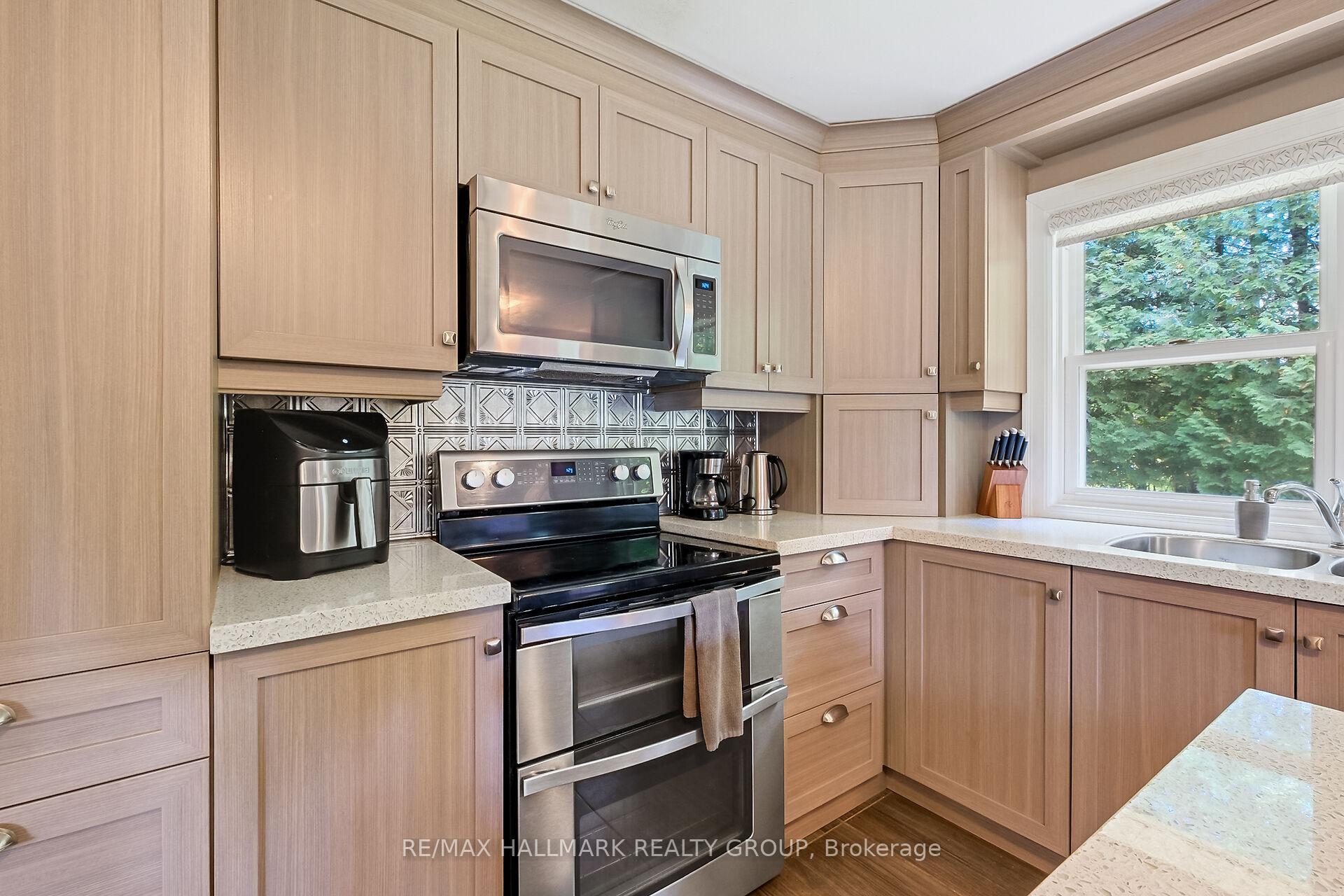 Photo 9 of 1048 Kerwin Road, Ottawa, Kanata - Kanata (North East) — HOMEH