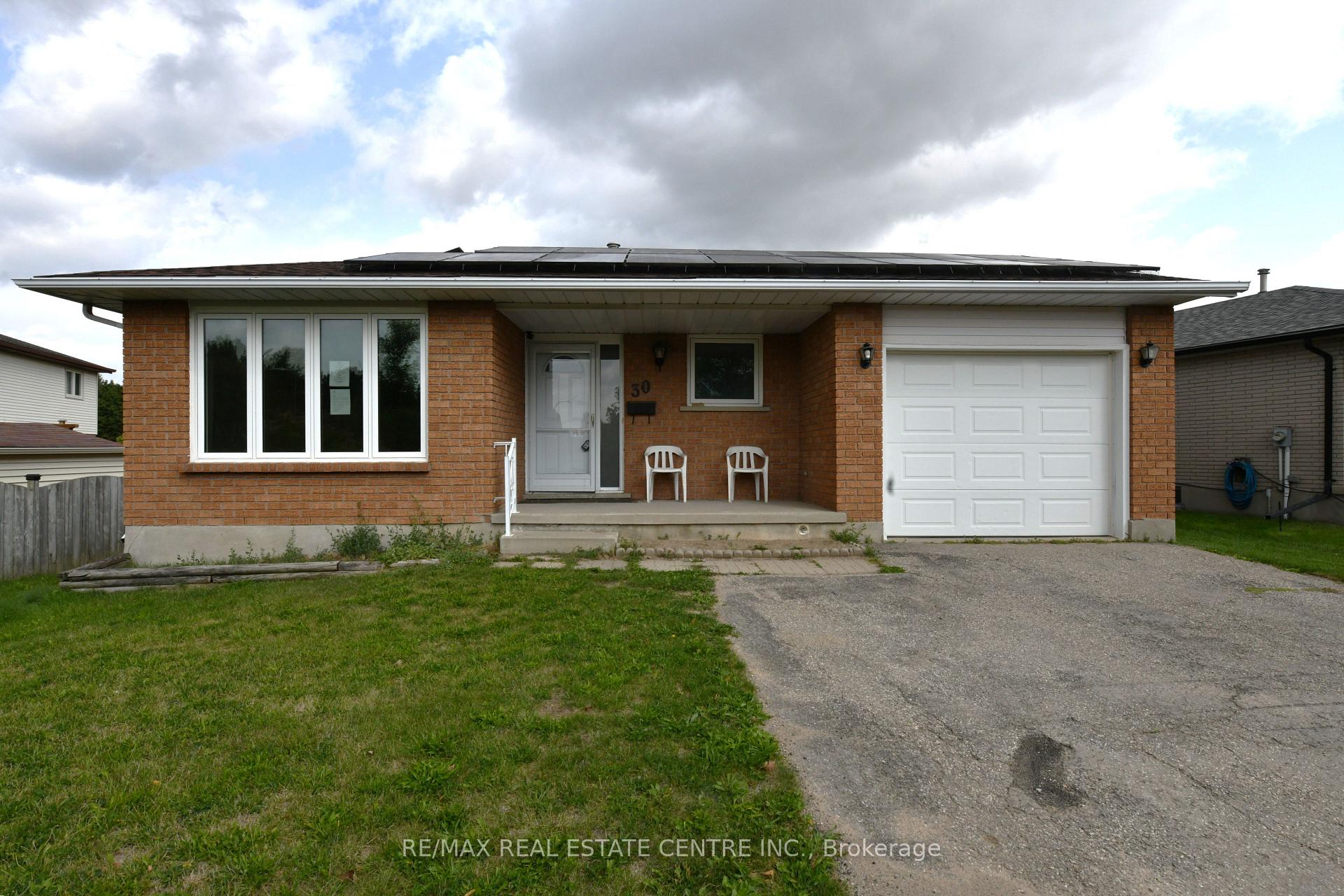 Photo 2 of 30 Casey Drive, Kitchener — HOMEH