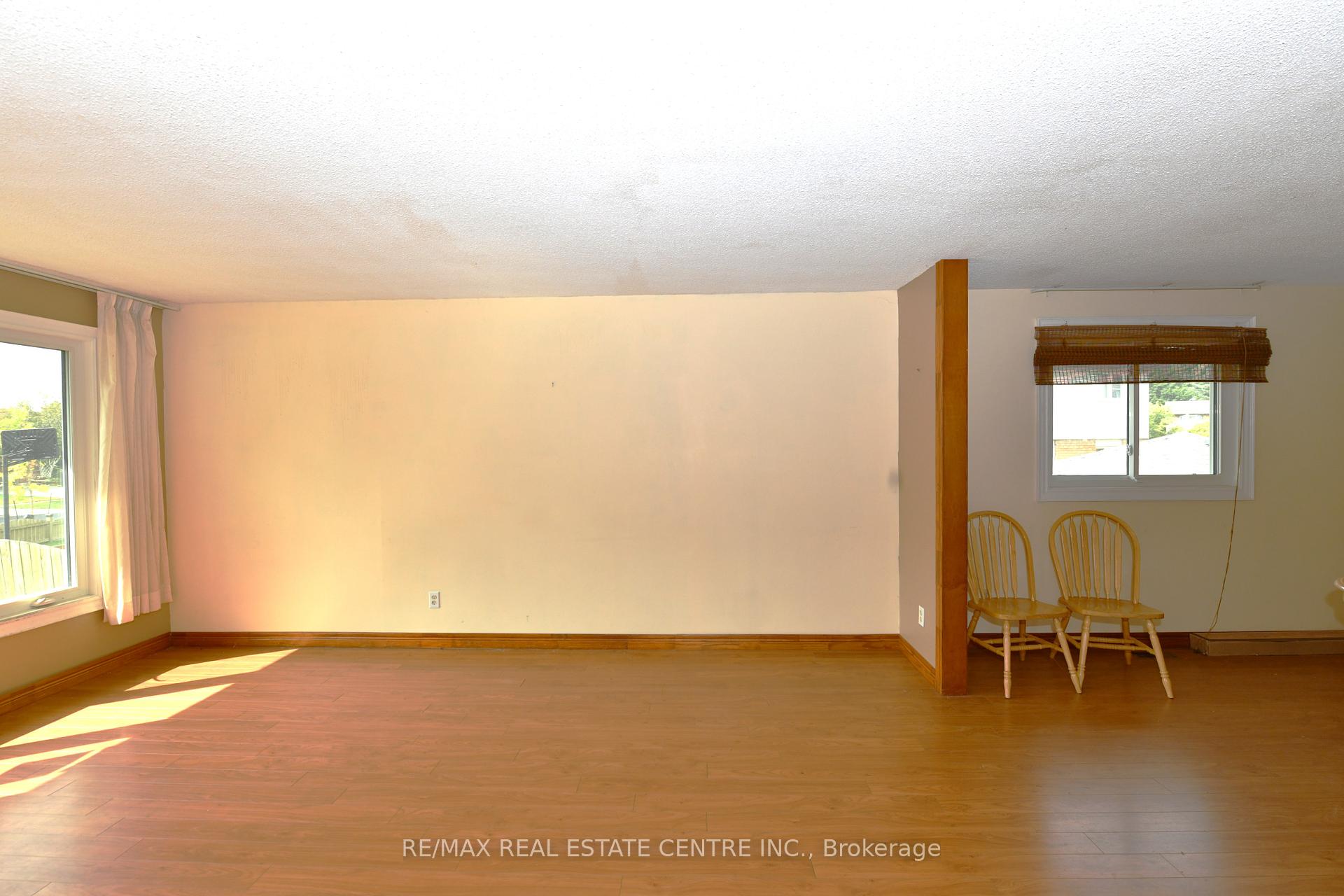 Photo 4 of 30 Casey Drive, Kitchener — HOMEH