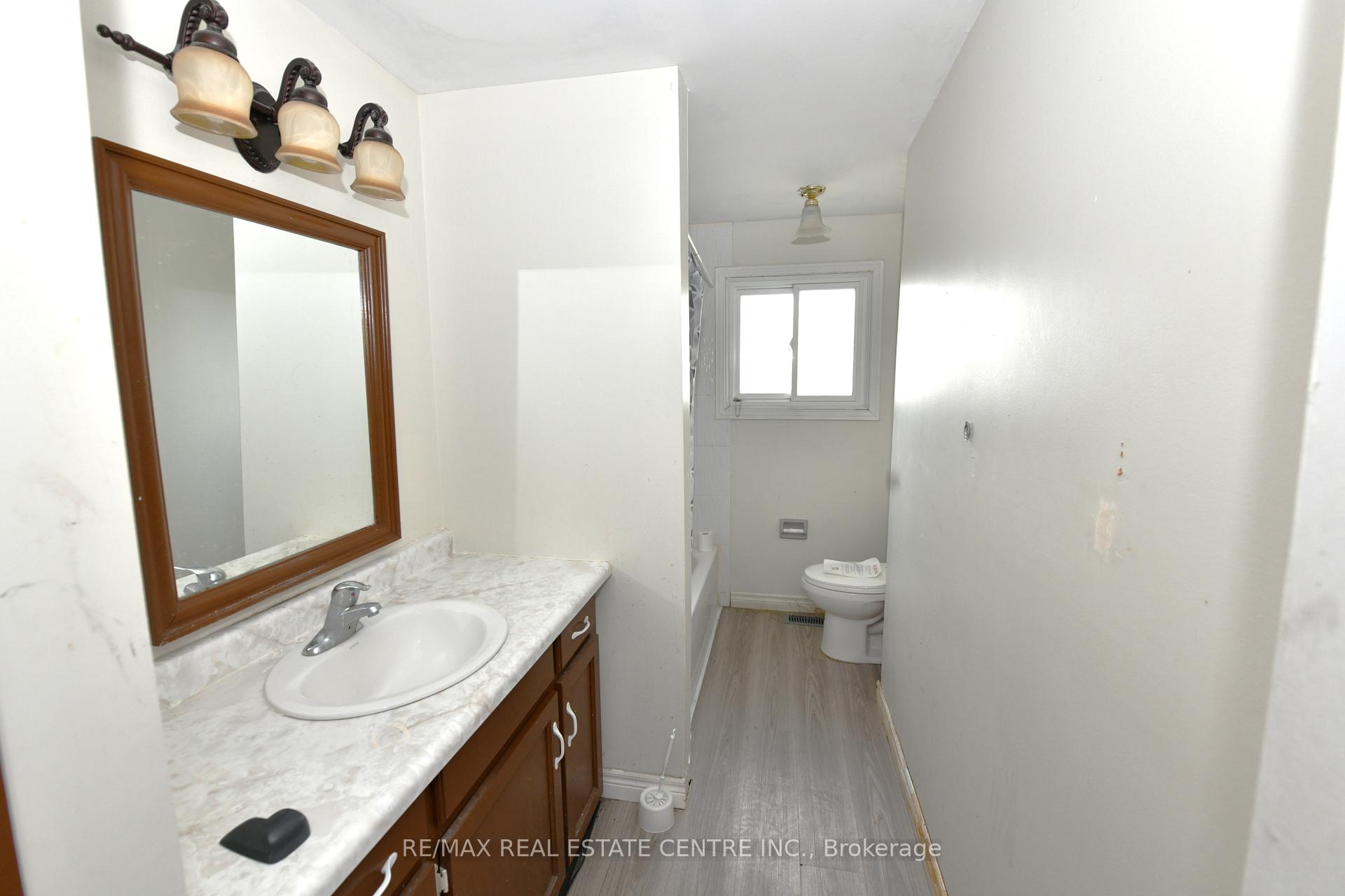 Photo 7 of 30 Casey Drive, Kitchener — HOMEH
